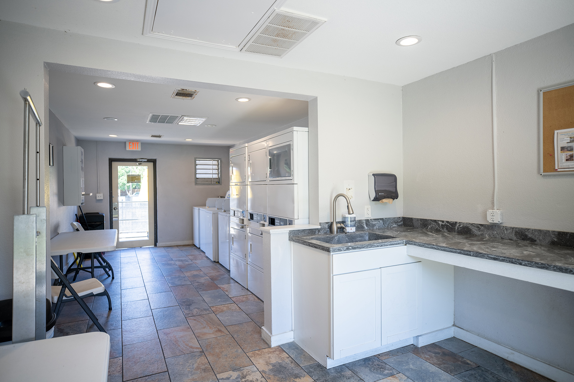 Laundry - Interior