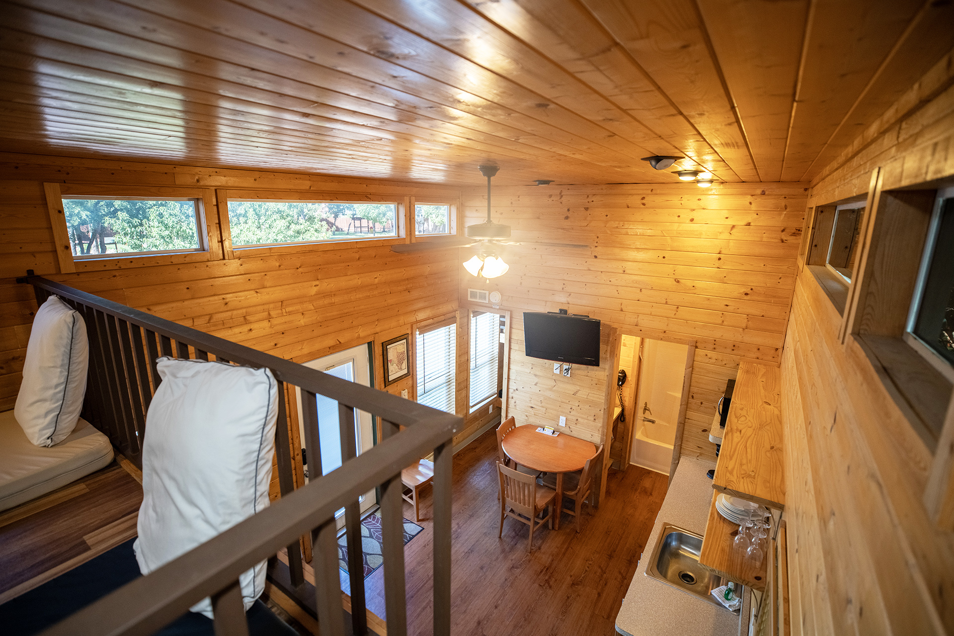 DC4 - Deluxe Cabin, 2 Room with Loft