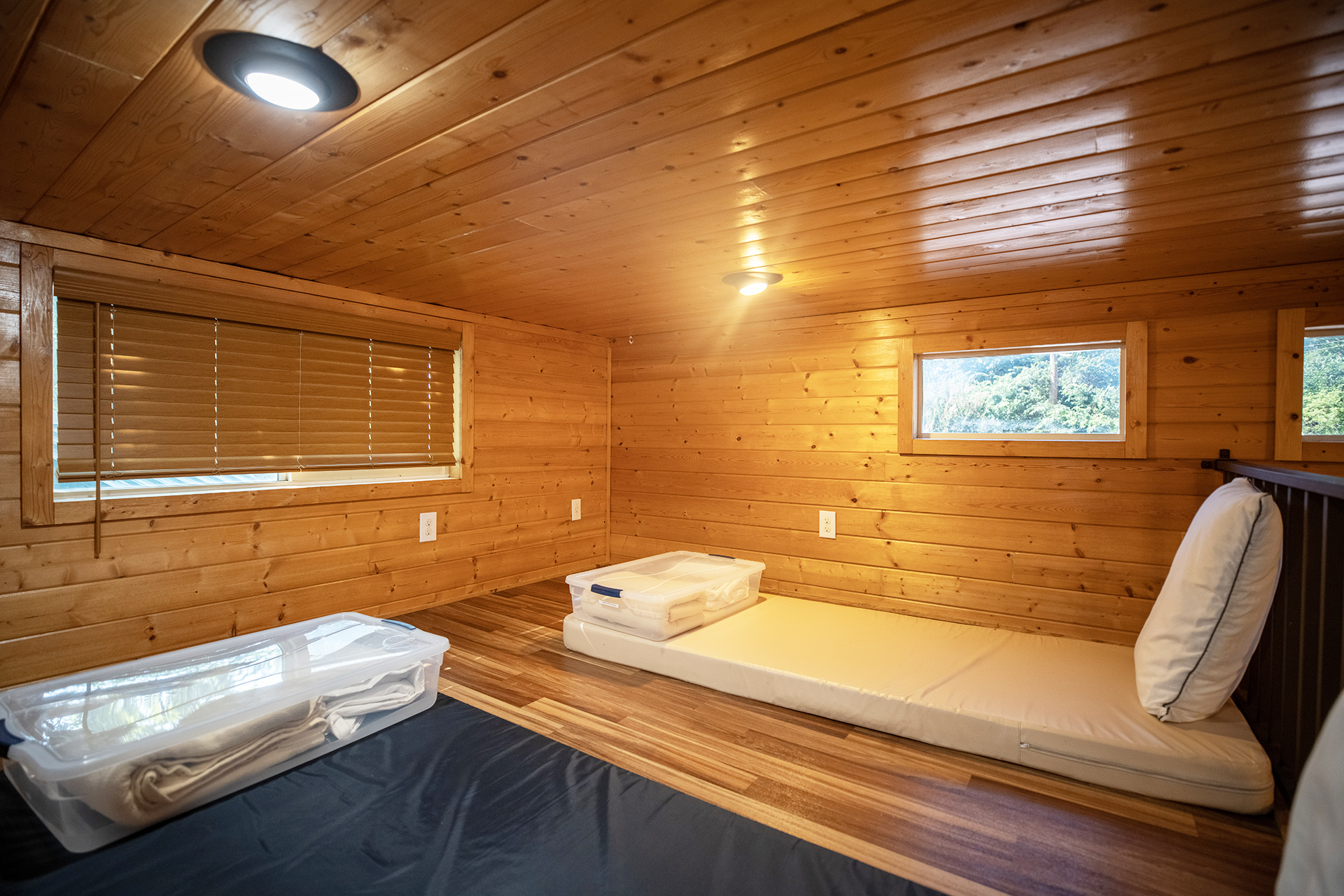 DC4 - Deluxe Cabin, 2 Room with Loft