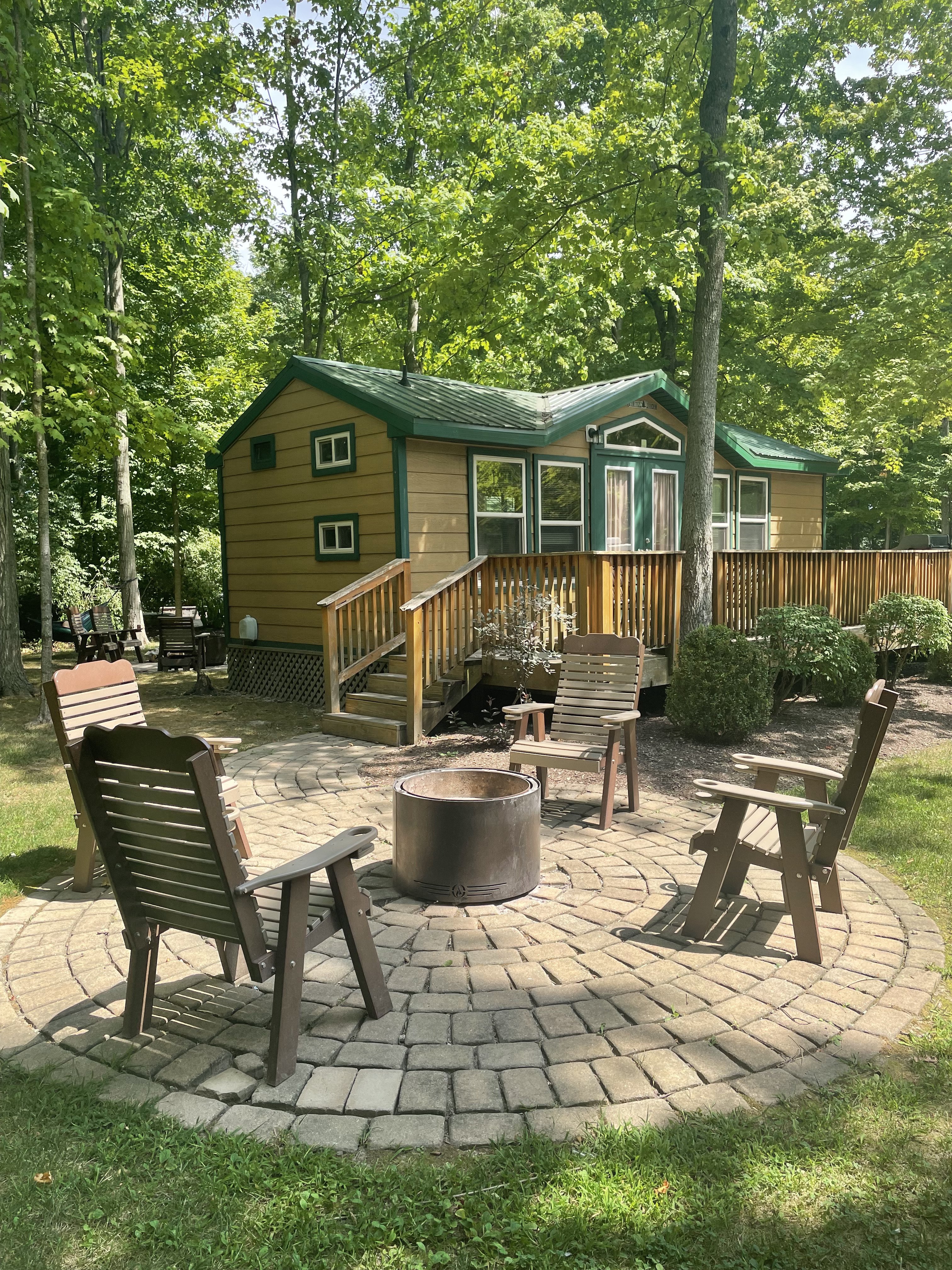 Deluxe Cabin (Full Ball), Sleeps 6, Patio