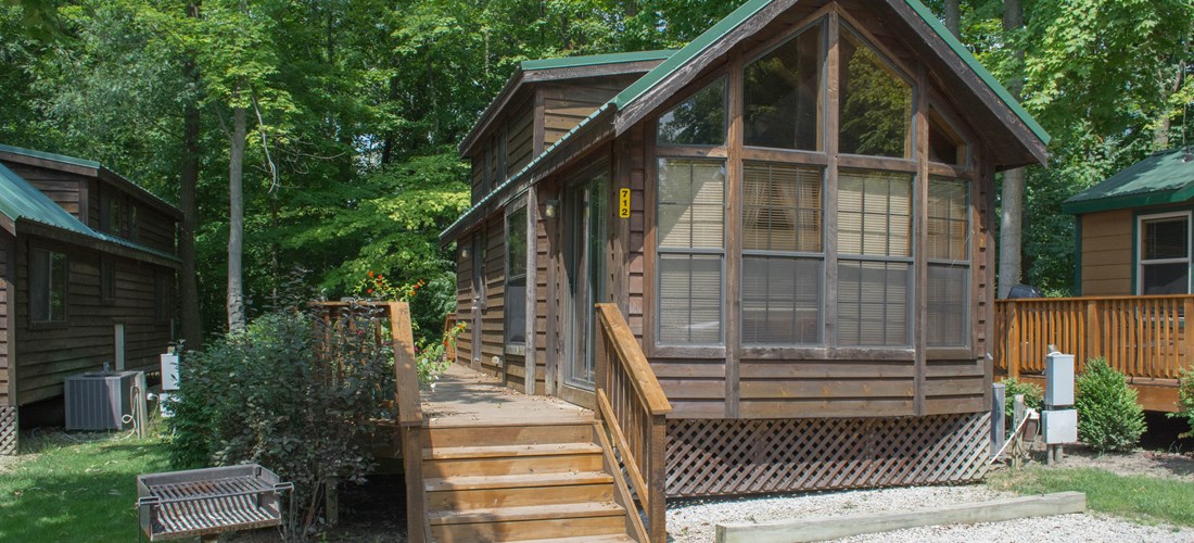 Deluxe Cabin (Full Bath with Tub & Shower), KOA Patio ® Sleeps 6 with Loft