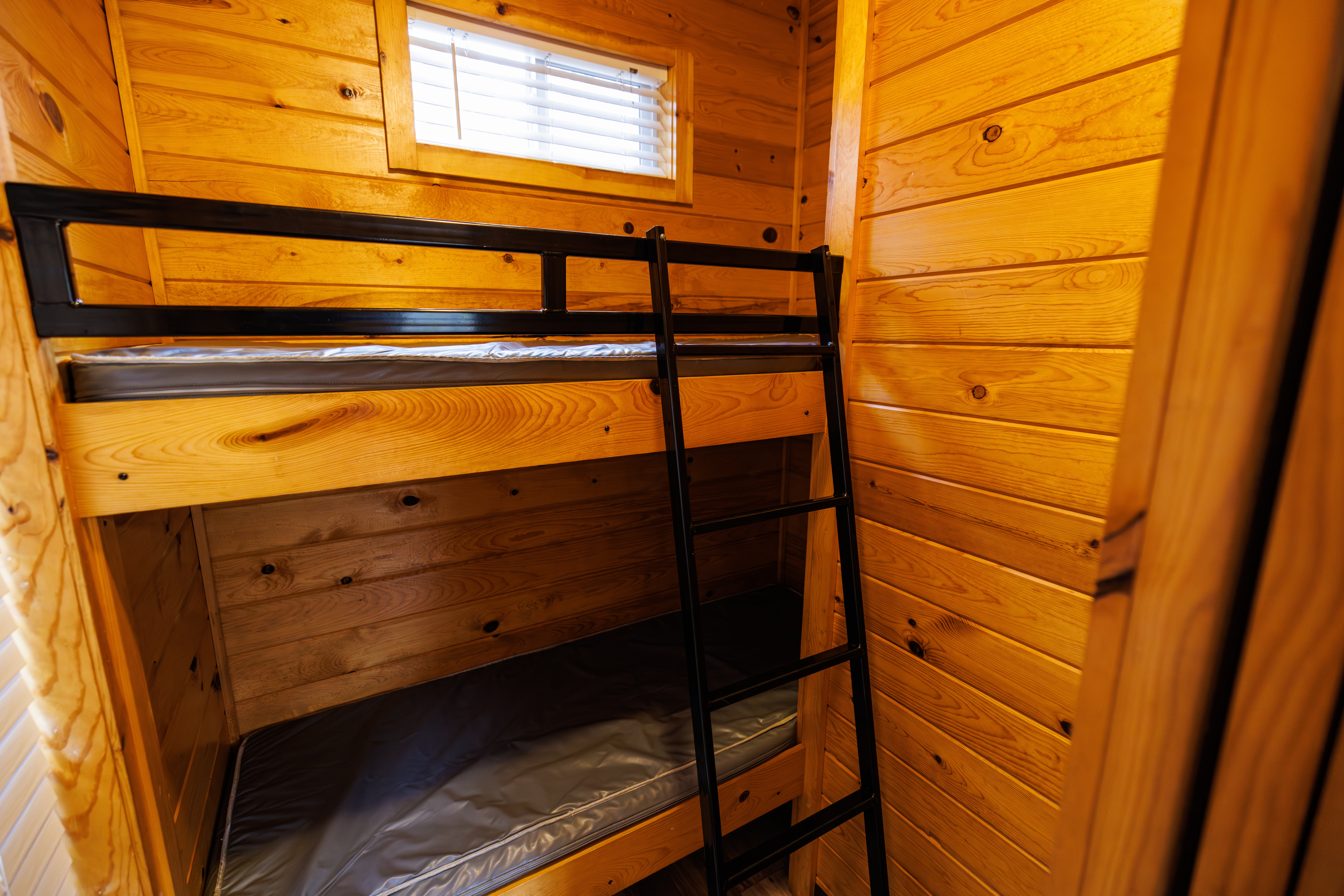 Cabin 83-Pet Friendly-four person-Bunk Beds