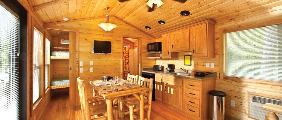 Beautiful 5-person Deluxe Cabin