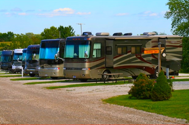 30/50 amp Full Hook-up Pull Thru RV Sites