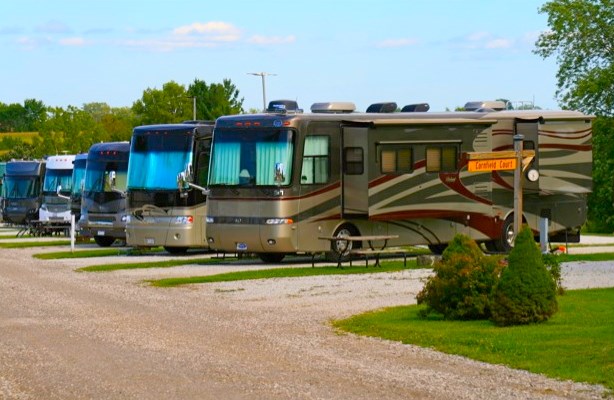 30/50 amp Full Hook-up Pull Thru RV Sites
