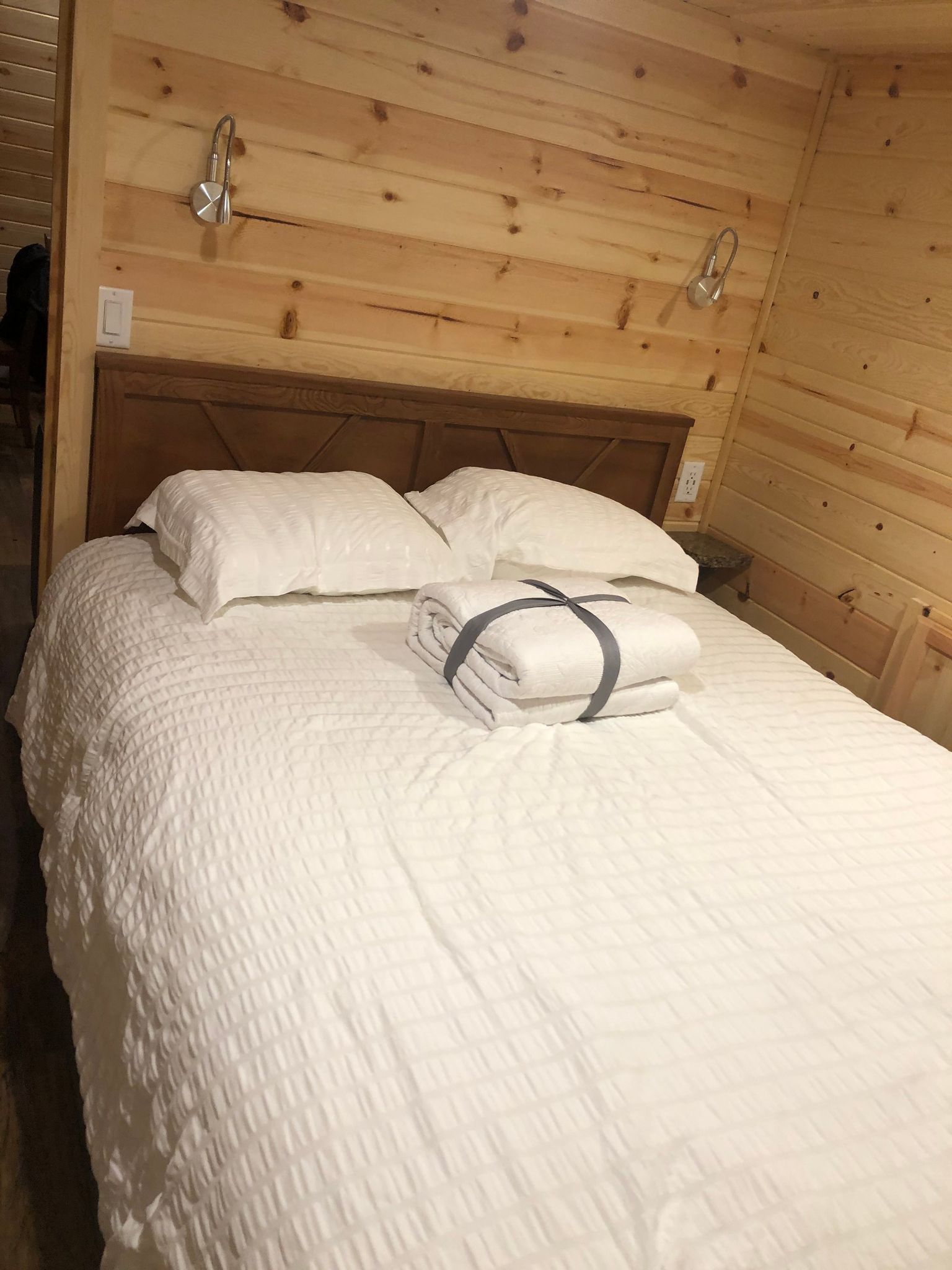 Lodge master bed