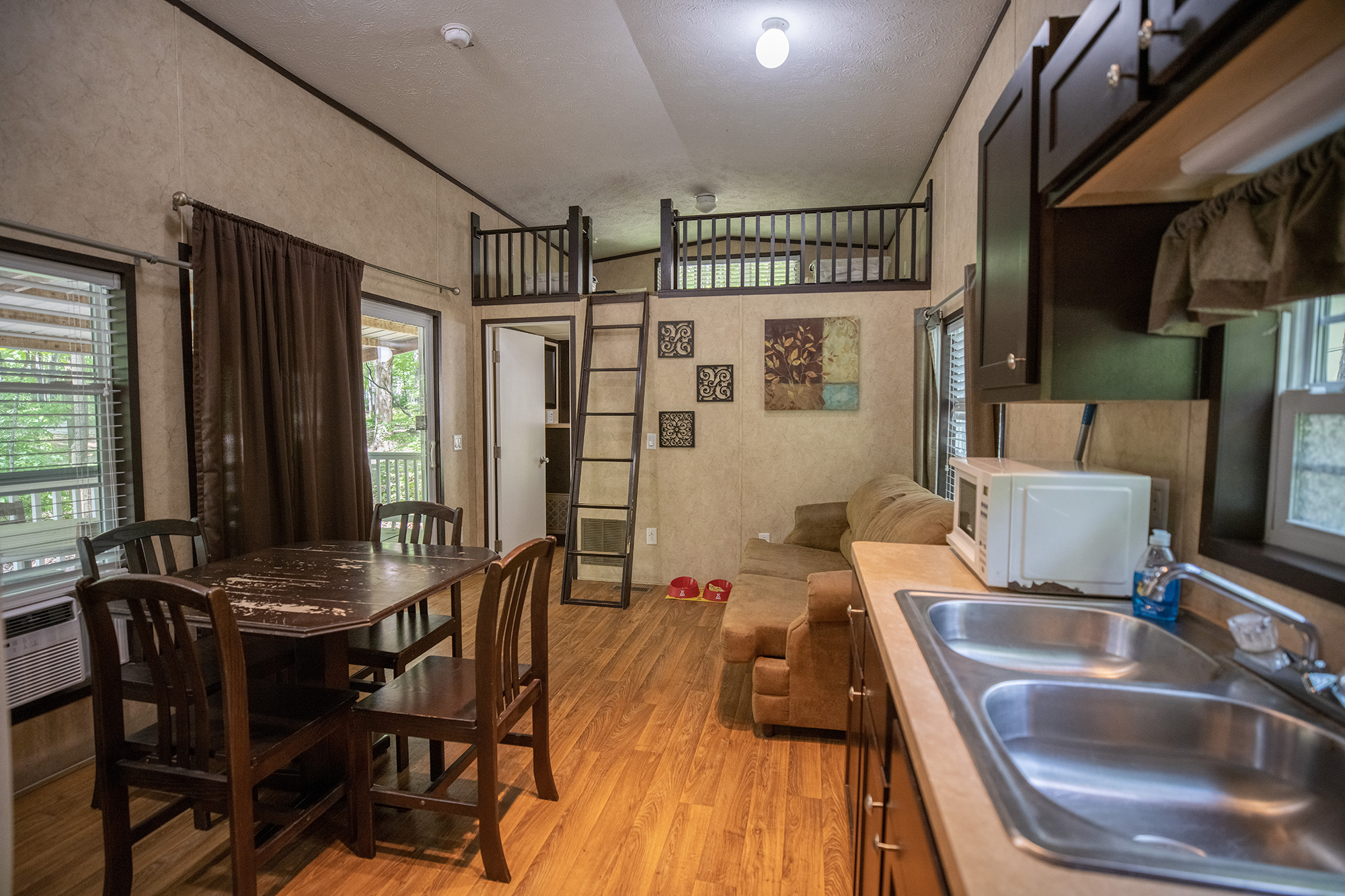 Deluxe Cabin 186