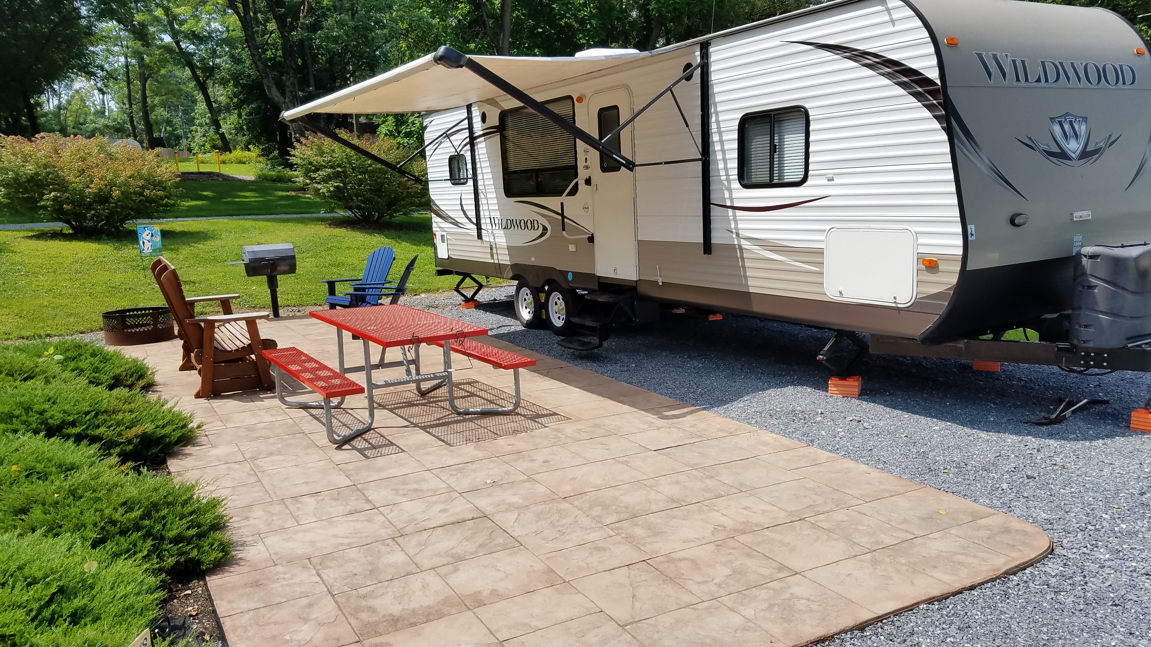 Back-In Patio Site, 30/50amp, Full Hookup