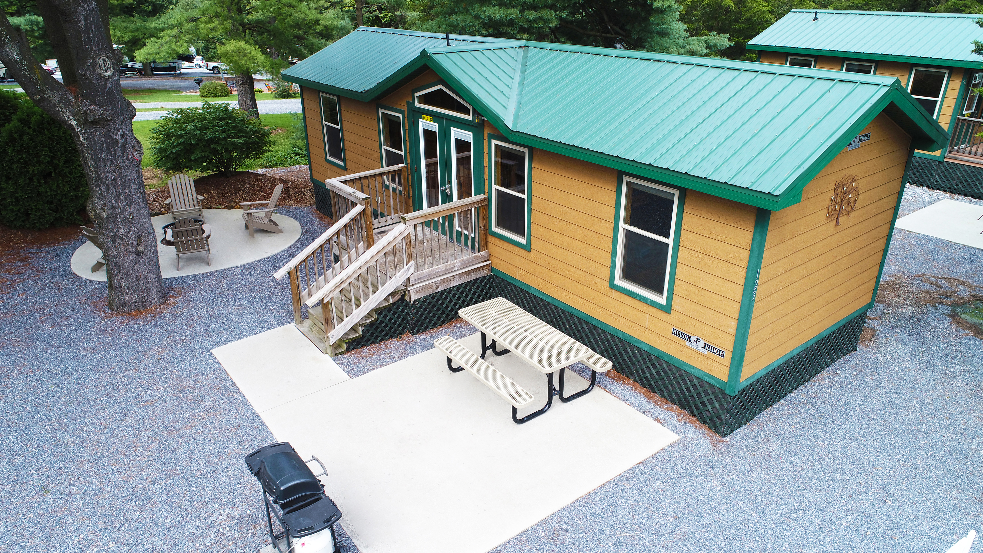 Large Deluxe Cabin, (WITH BATHROOM)