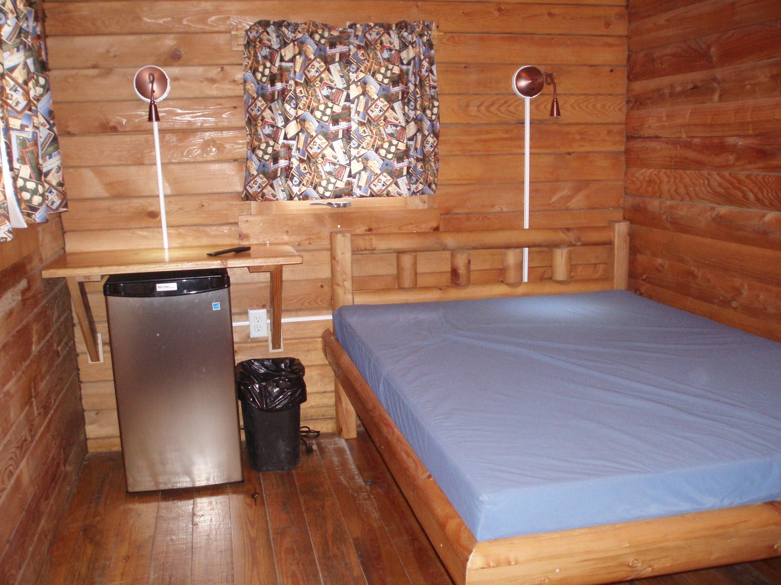Interior 2 room Kabin with TV and Fridge