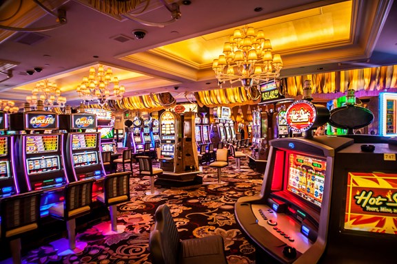 Casinos (21+)