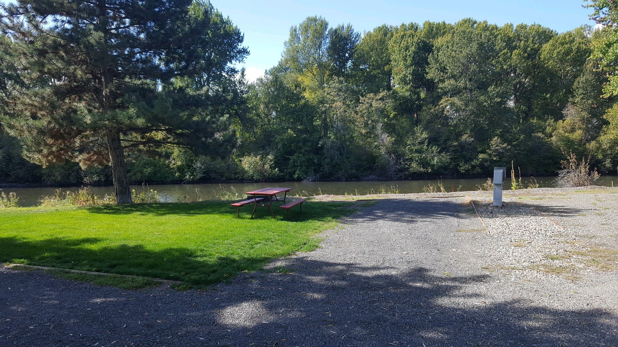 KOA RV SITE 20 30 AMP BACK-IN ON THE RIVER 2 OF 2
