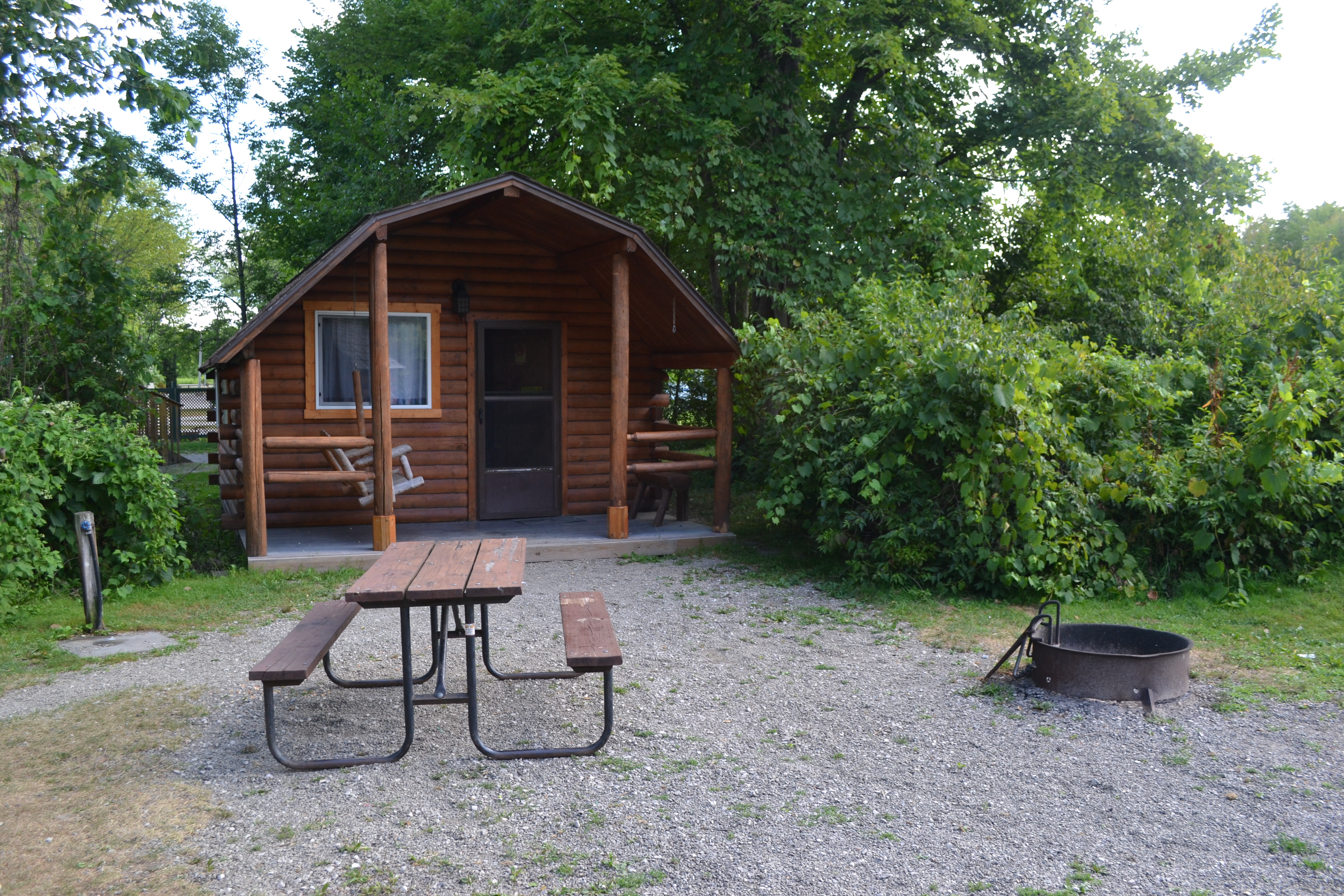 L01-2-Room Standard Cabin by the Pond