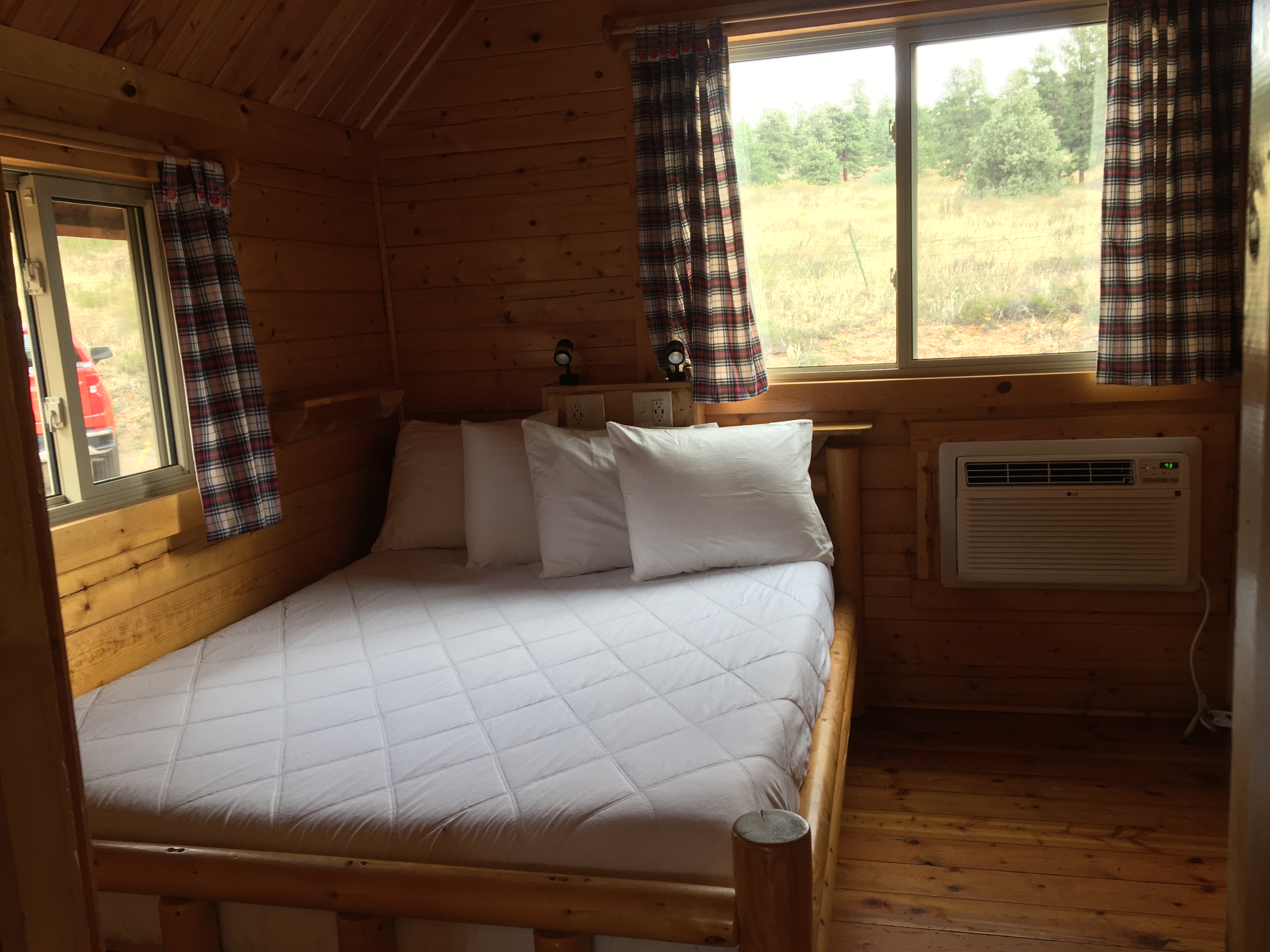 Deluxe Cabin Main Bed