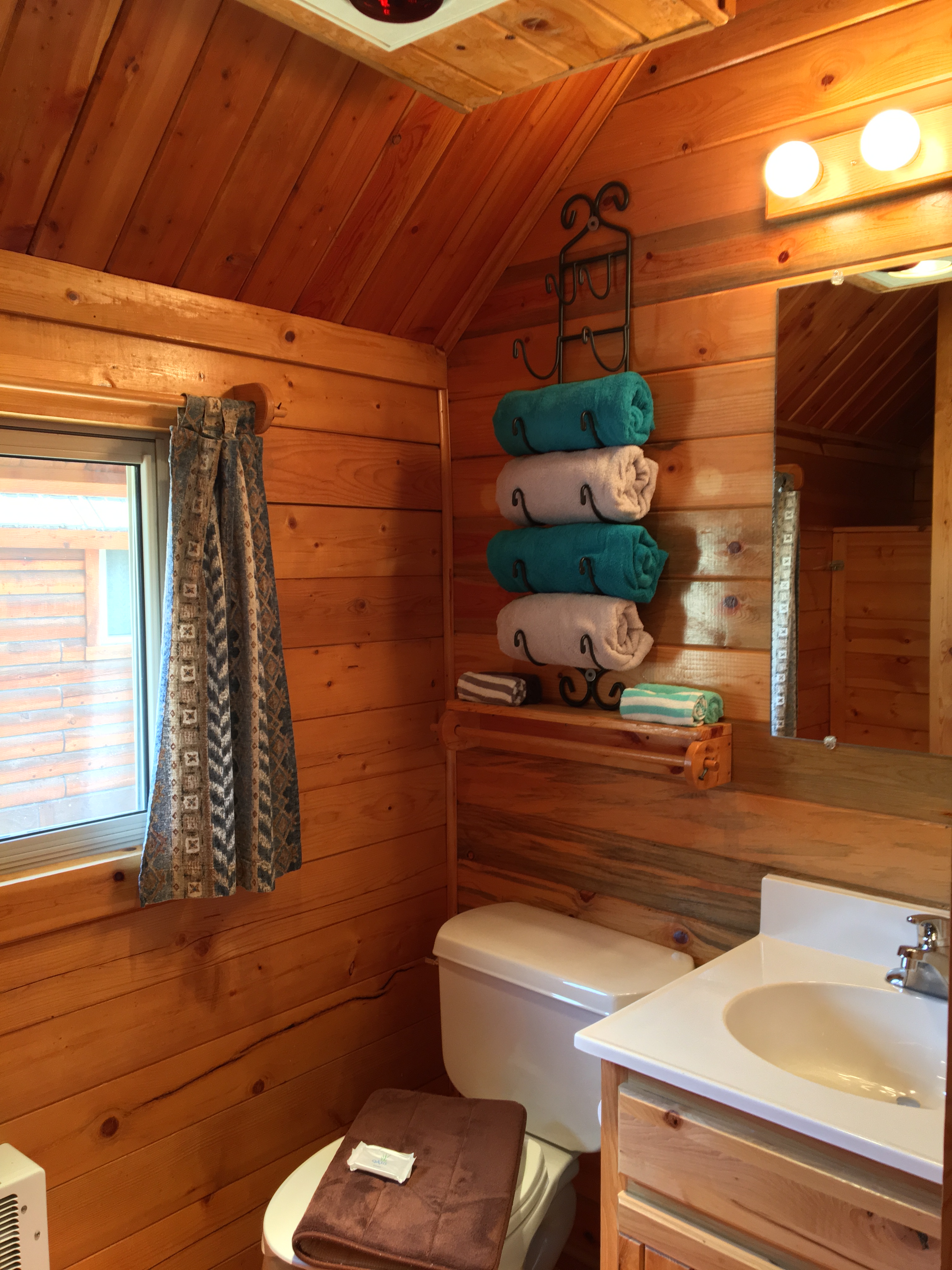Deluxe Cabin Bath towels and sink
