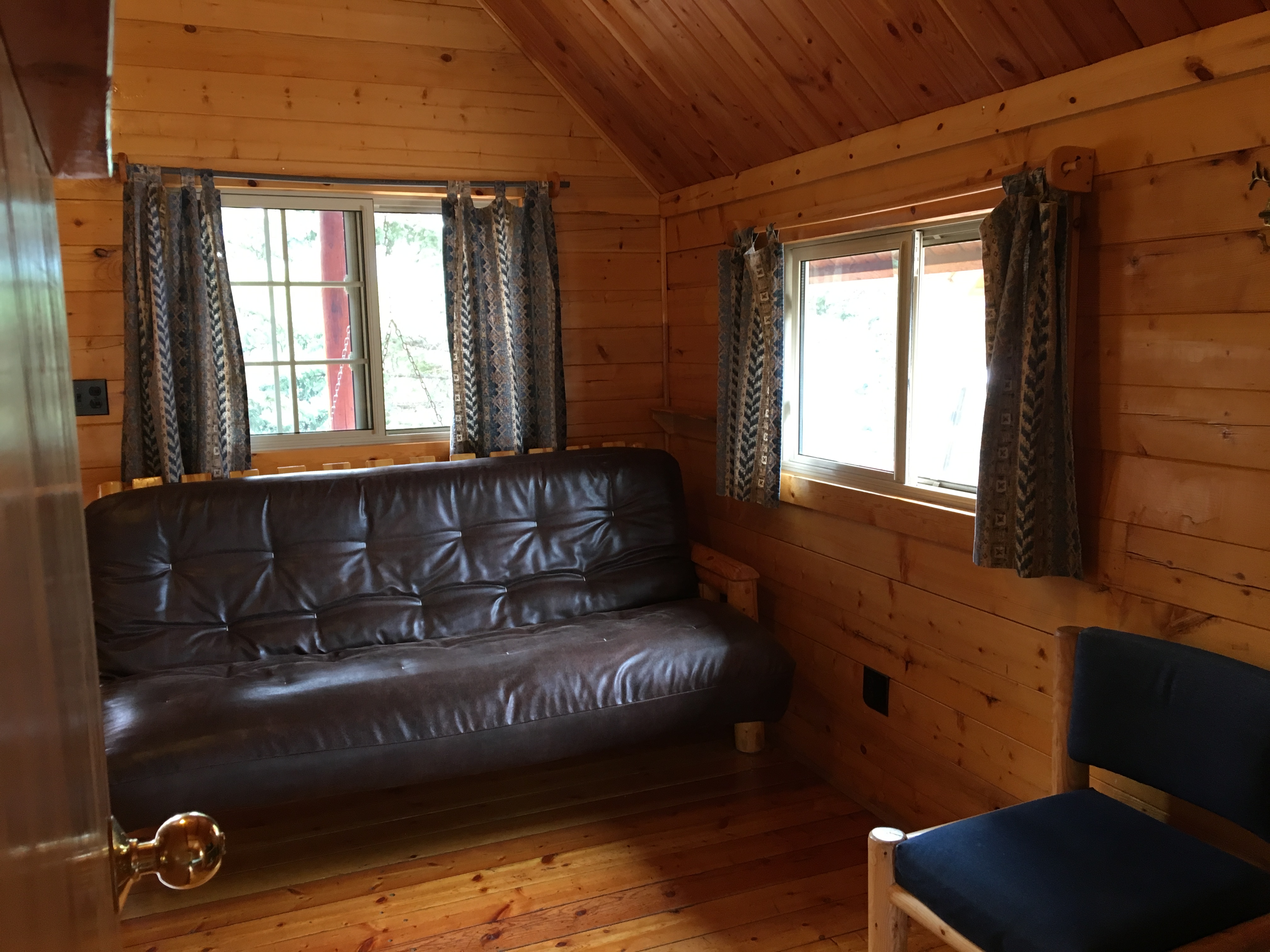 Deluxe cabin futon couch