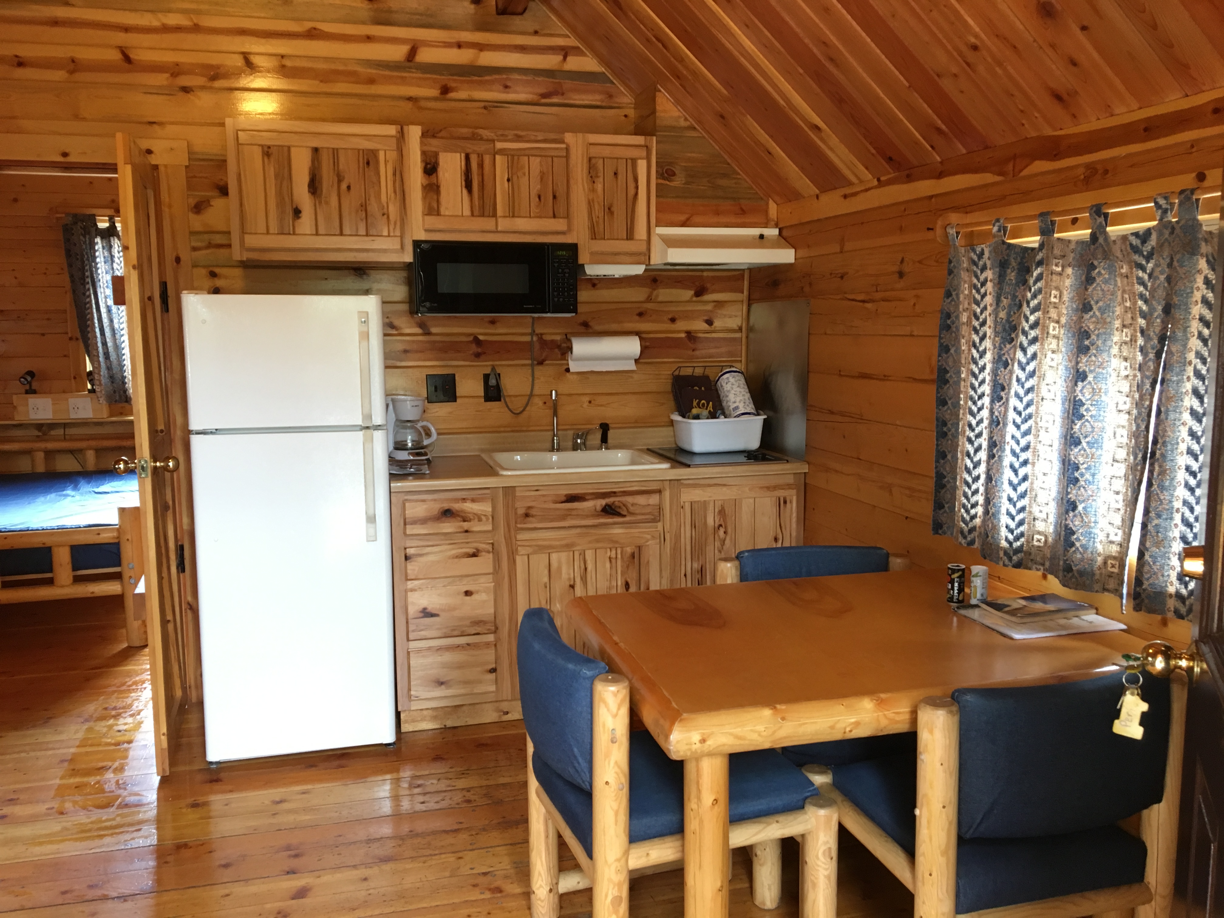 Deluxe Cabin Kitchen and Table
