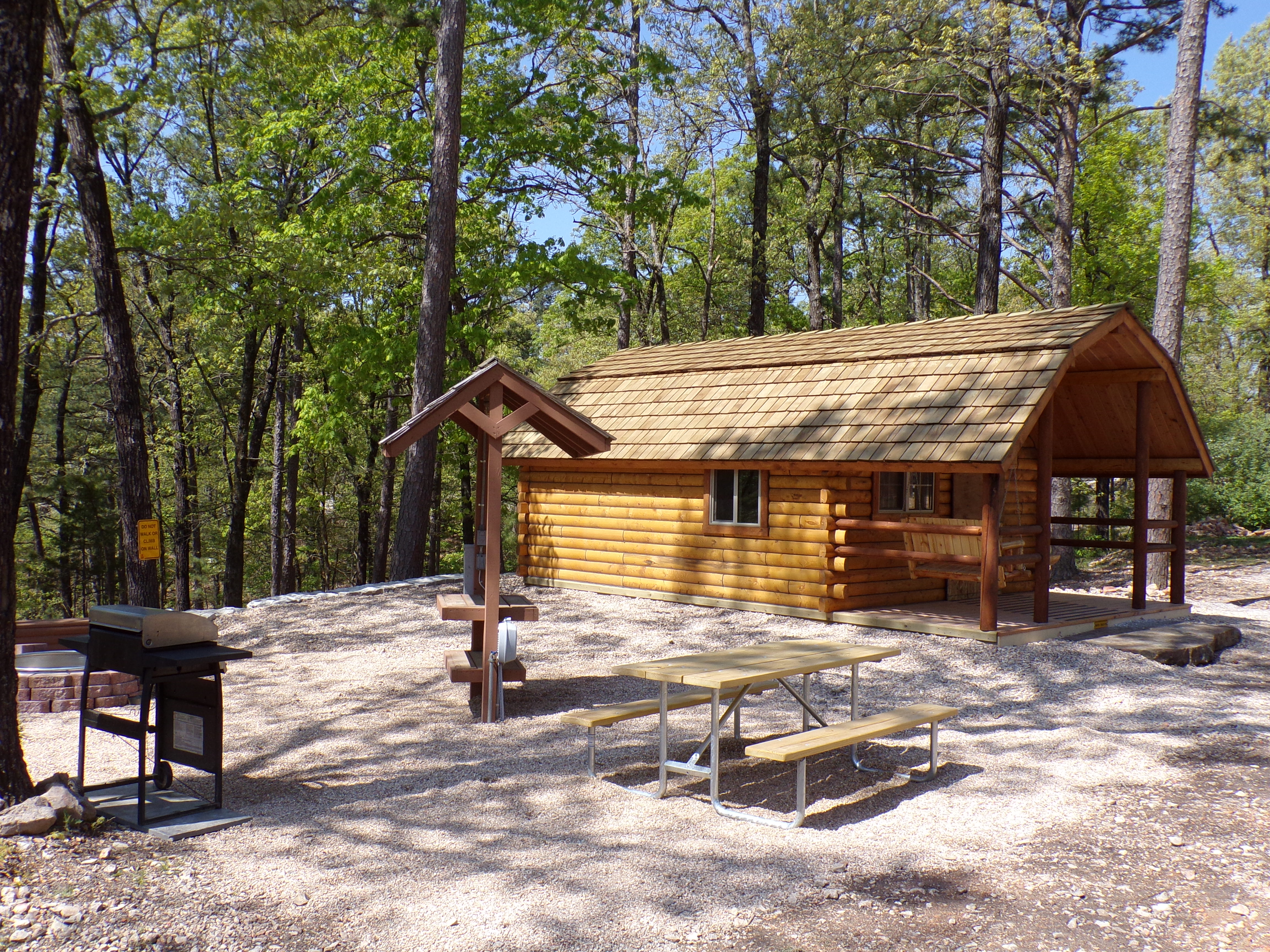 2 room cabin w/o bath exterior