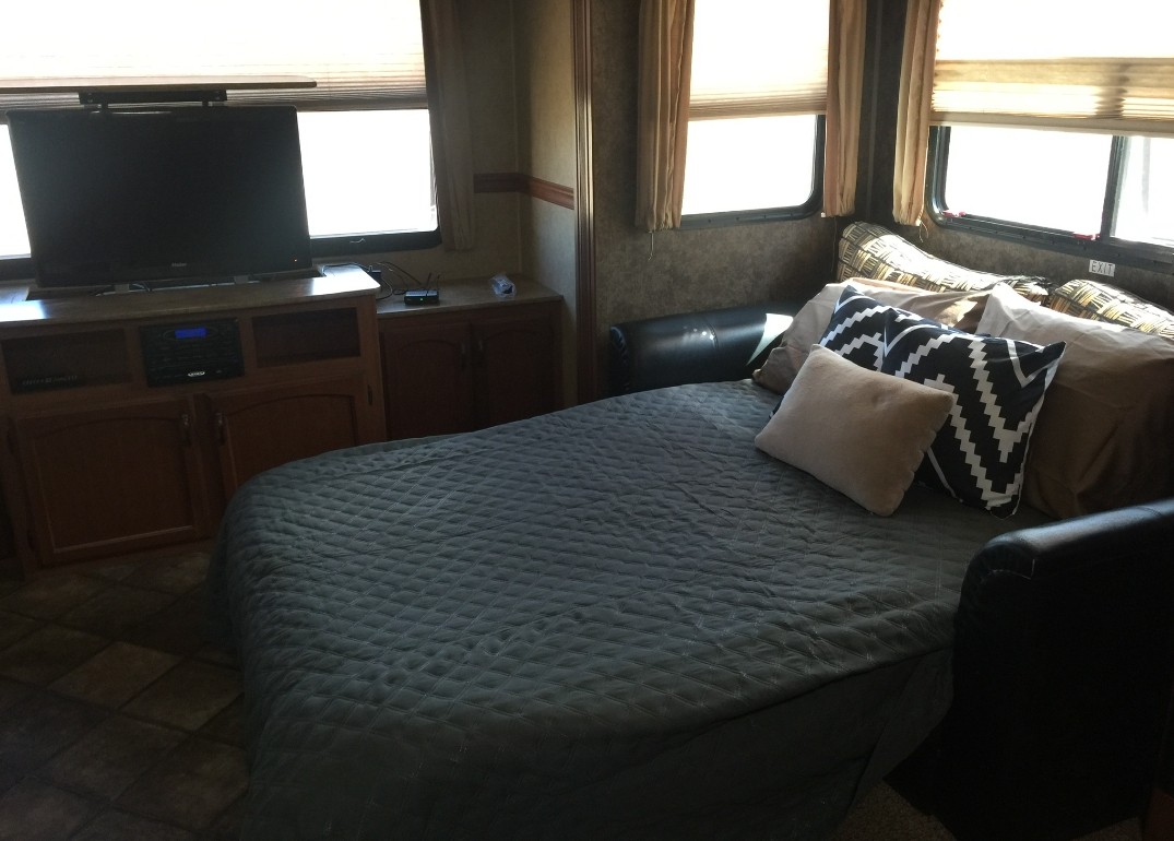 Denali- Living room3