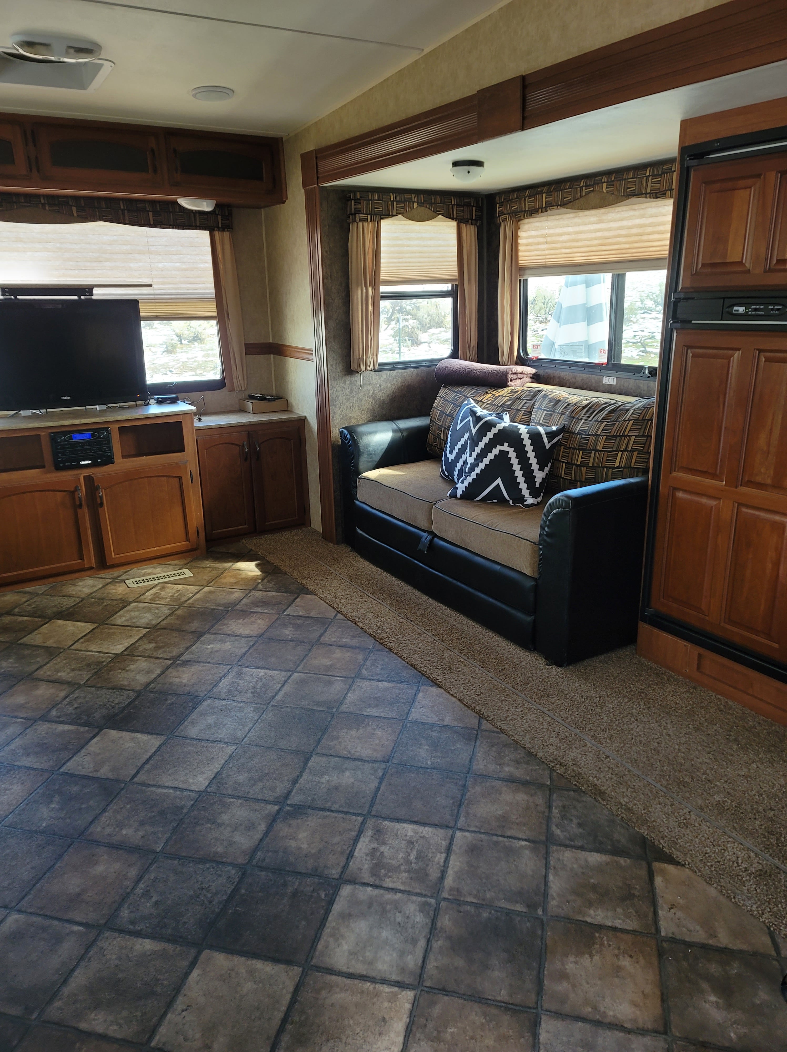 Denali - Living room