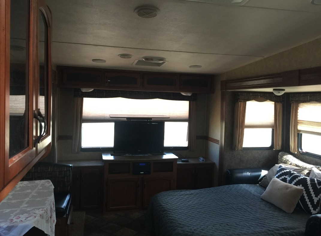 Denali - Living Room2