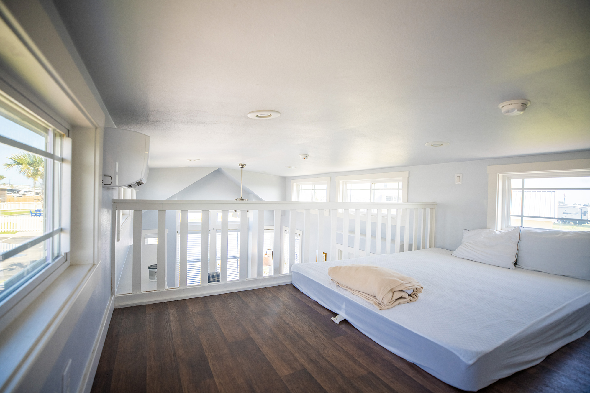 Deluxe Cabin E (Endless Summer) - Loft, Sleeps 8 KOAP