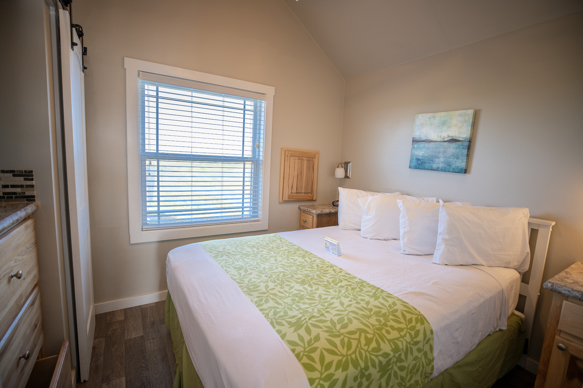 Deluxe Cabin C (Coconut Cottage) - Loft Sleeps 8 KOAP