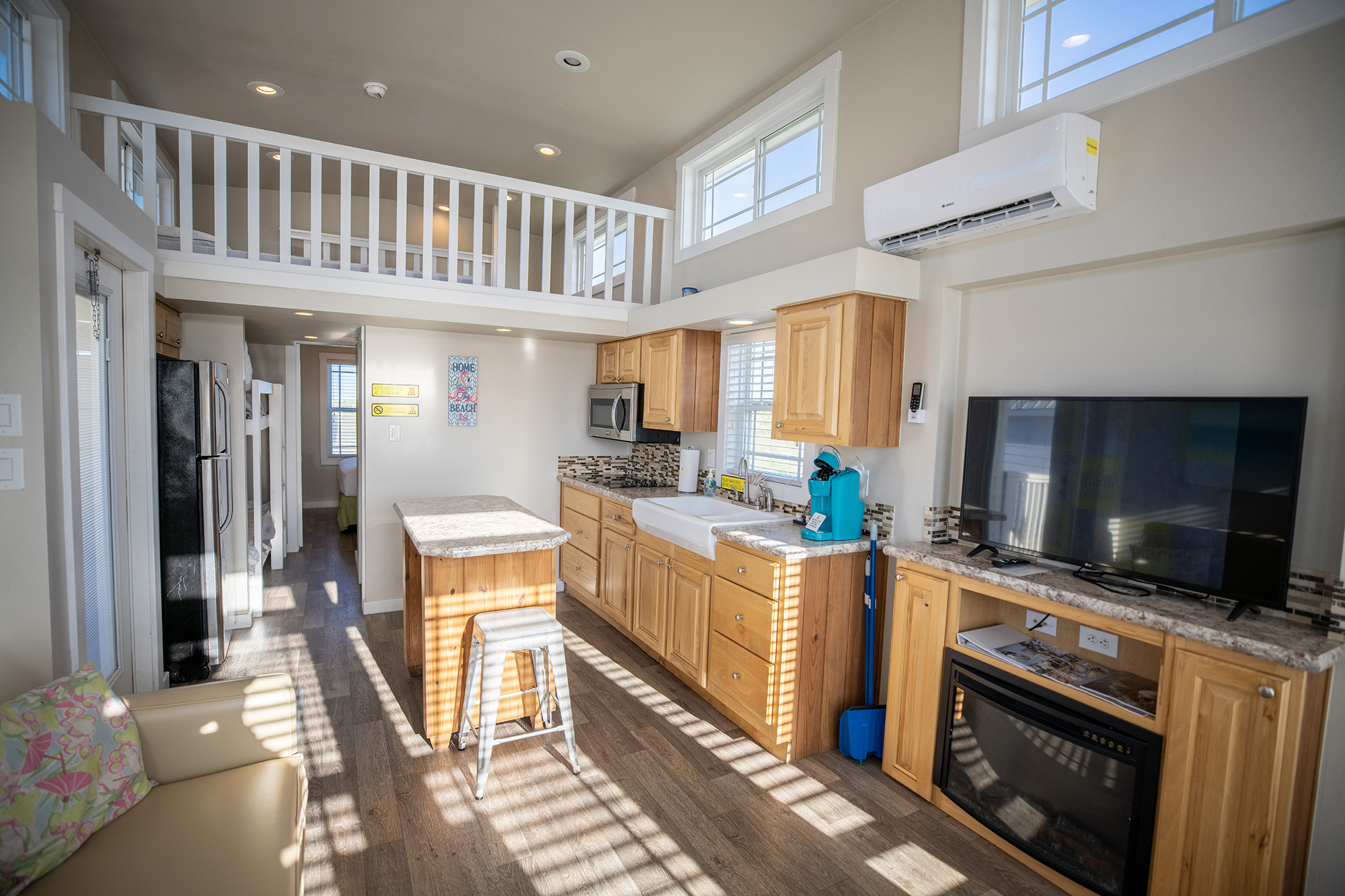 Deluxe Cabin C (Coconut Cottage) - Loft Sleeps 8 KOAP