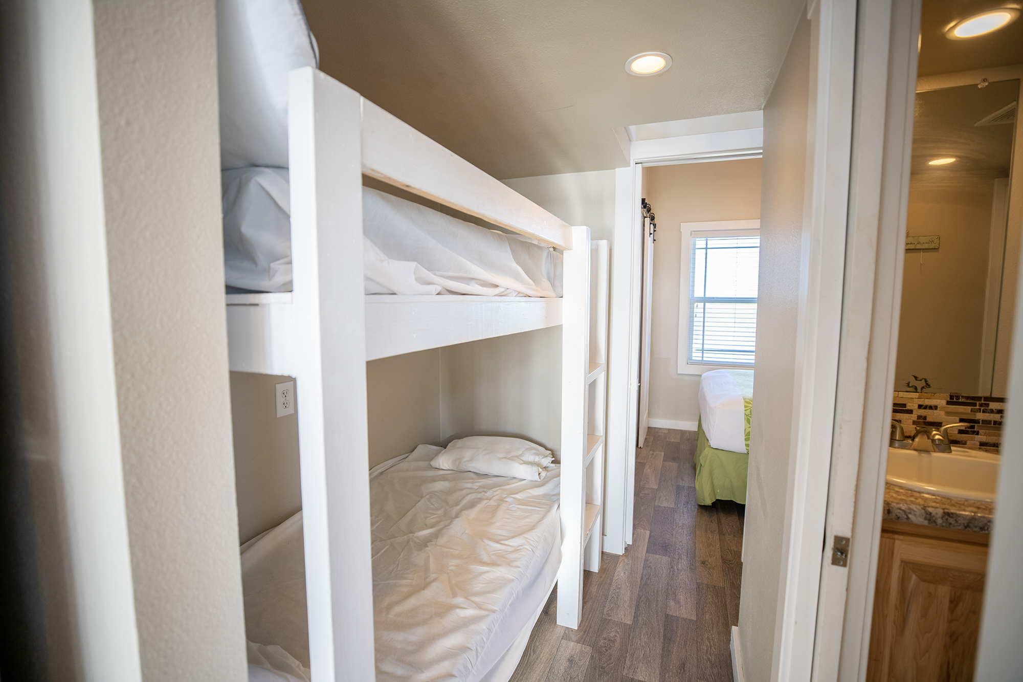 Deluxe Cabin C (Coconut Cottage) - Loft Sleeps 8 KOAP