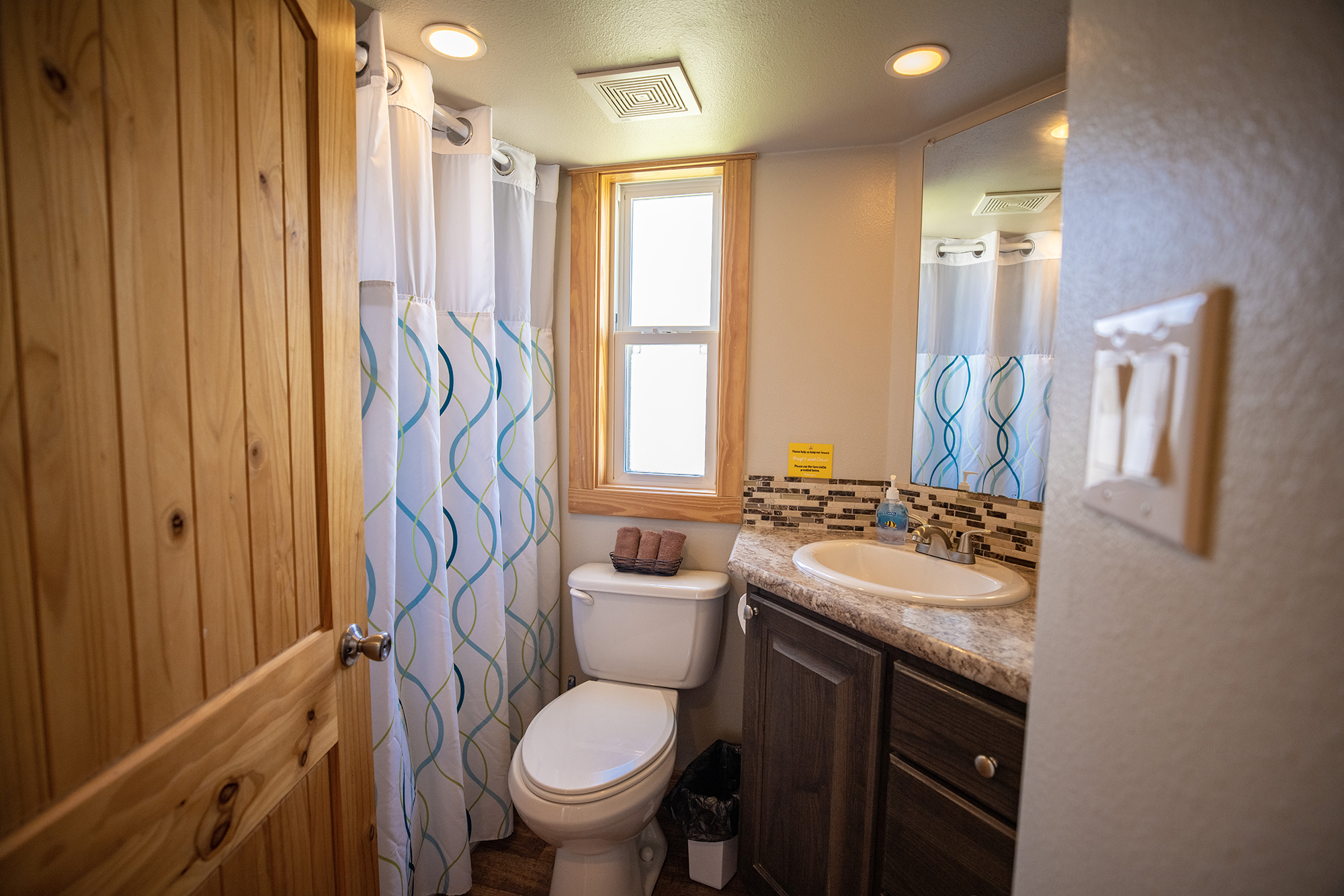 Deluxe Cabin F (Flamingo Fun)