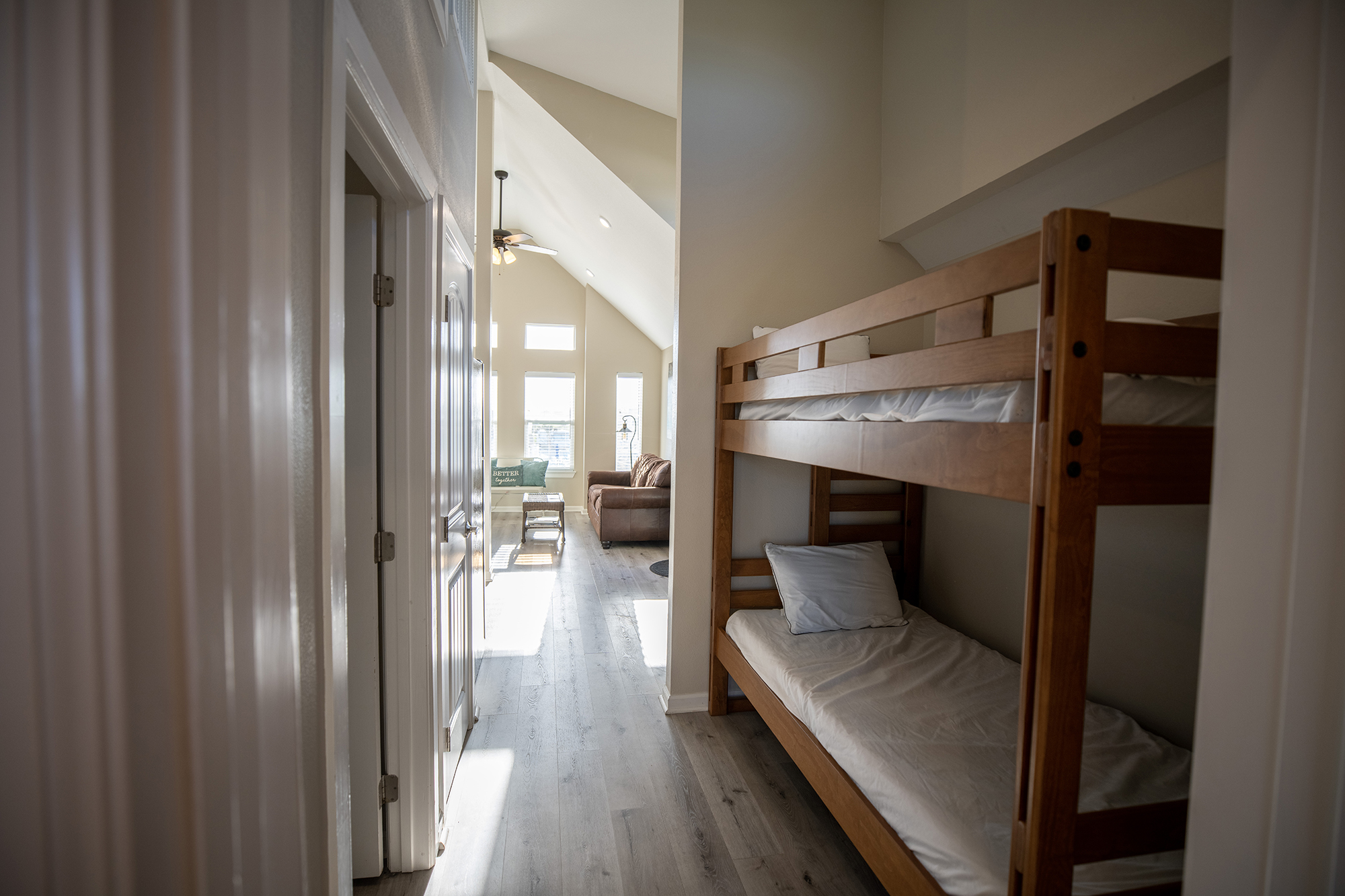 Deluxe Cabin A (Aqua Vista) - Elevated, Sleeps 6
