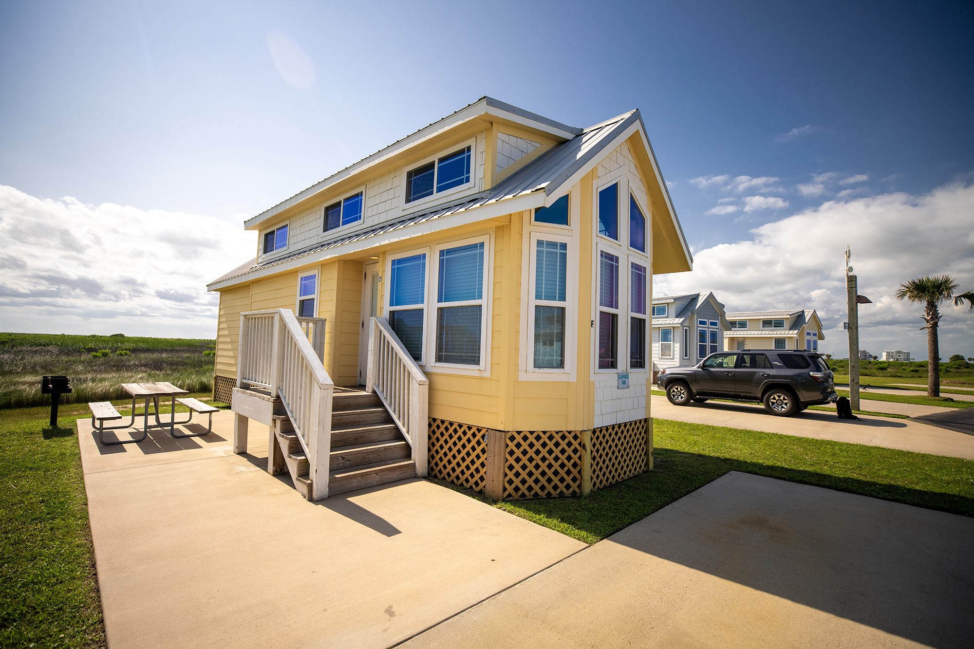 Deluxe Cabin F (Flamingo Fun)