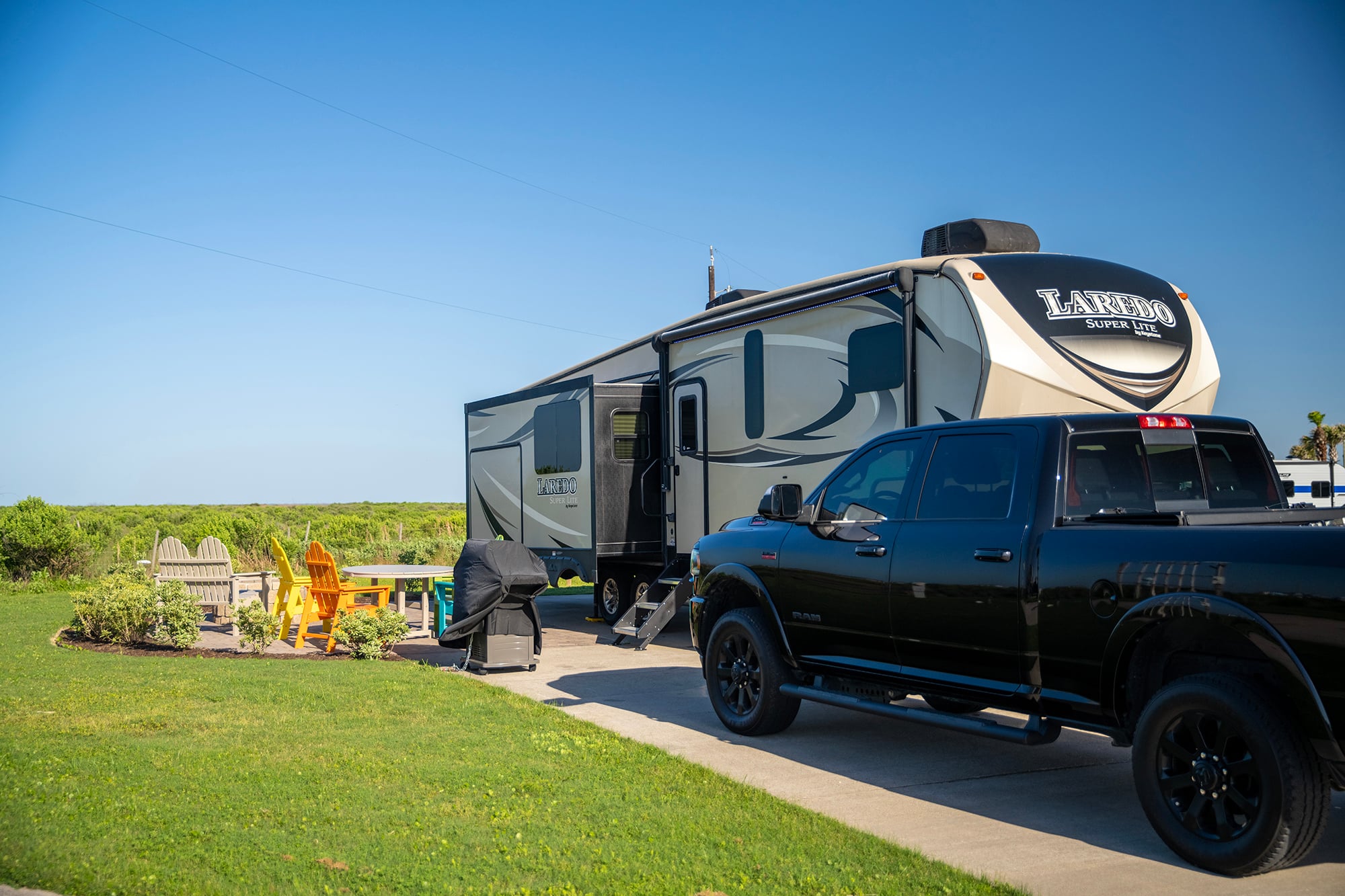 RV 25 - Back In 50/30 AMPS FHU KOA Patio