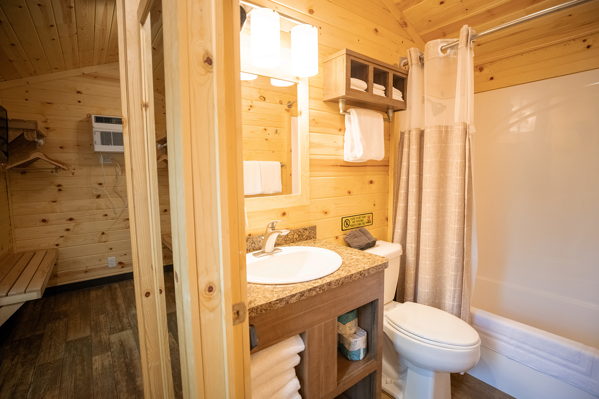 DC4 - Deluxe Cabin, 2 Room with KOA Patio®