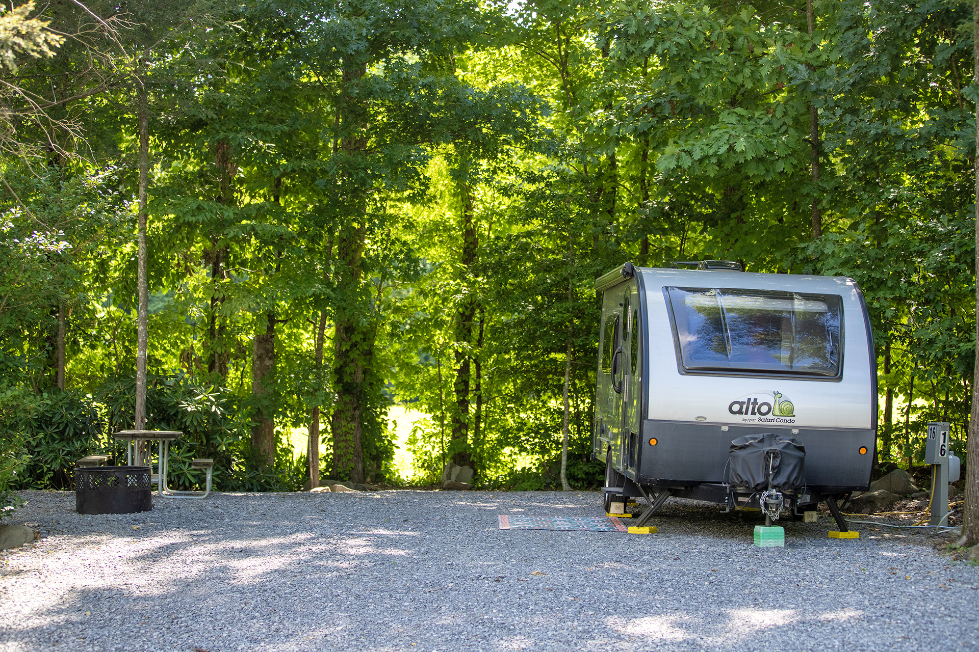 RV 16, Back-In 50/30 AMPS FHU, Gravel
