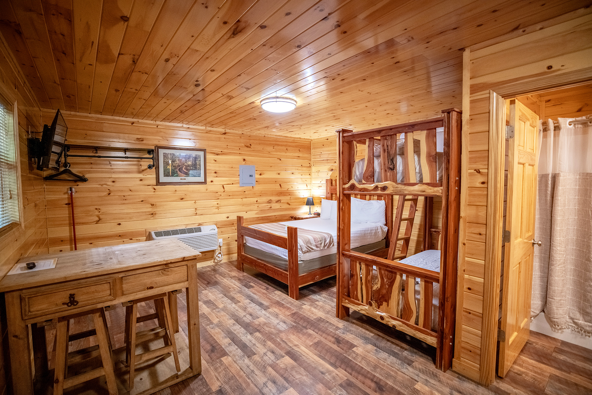 DC24 - Deluxe Cabin, Studio with Patio