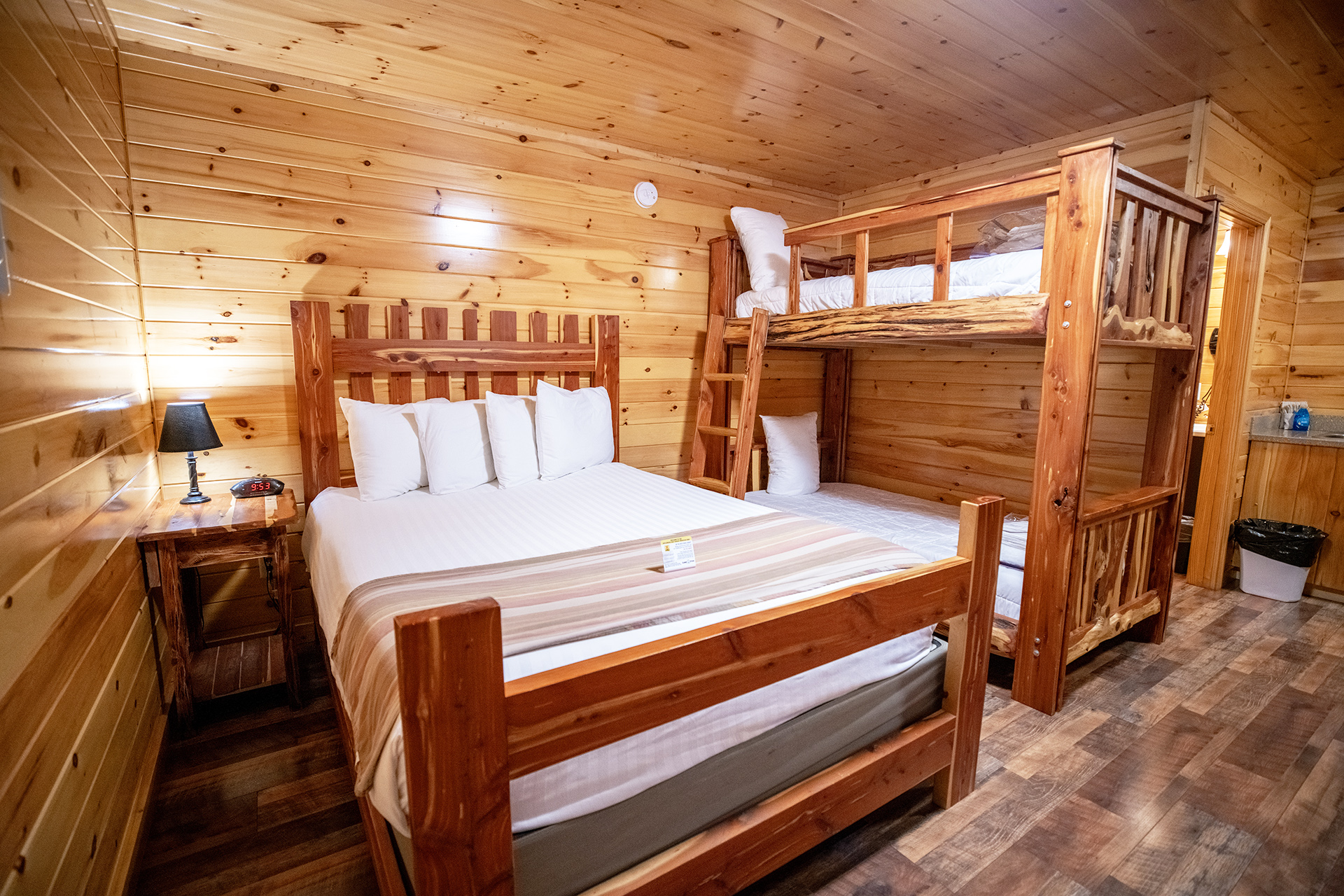 DC24 - Deluxe Cabin, Studio with Patio