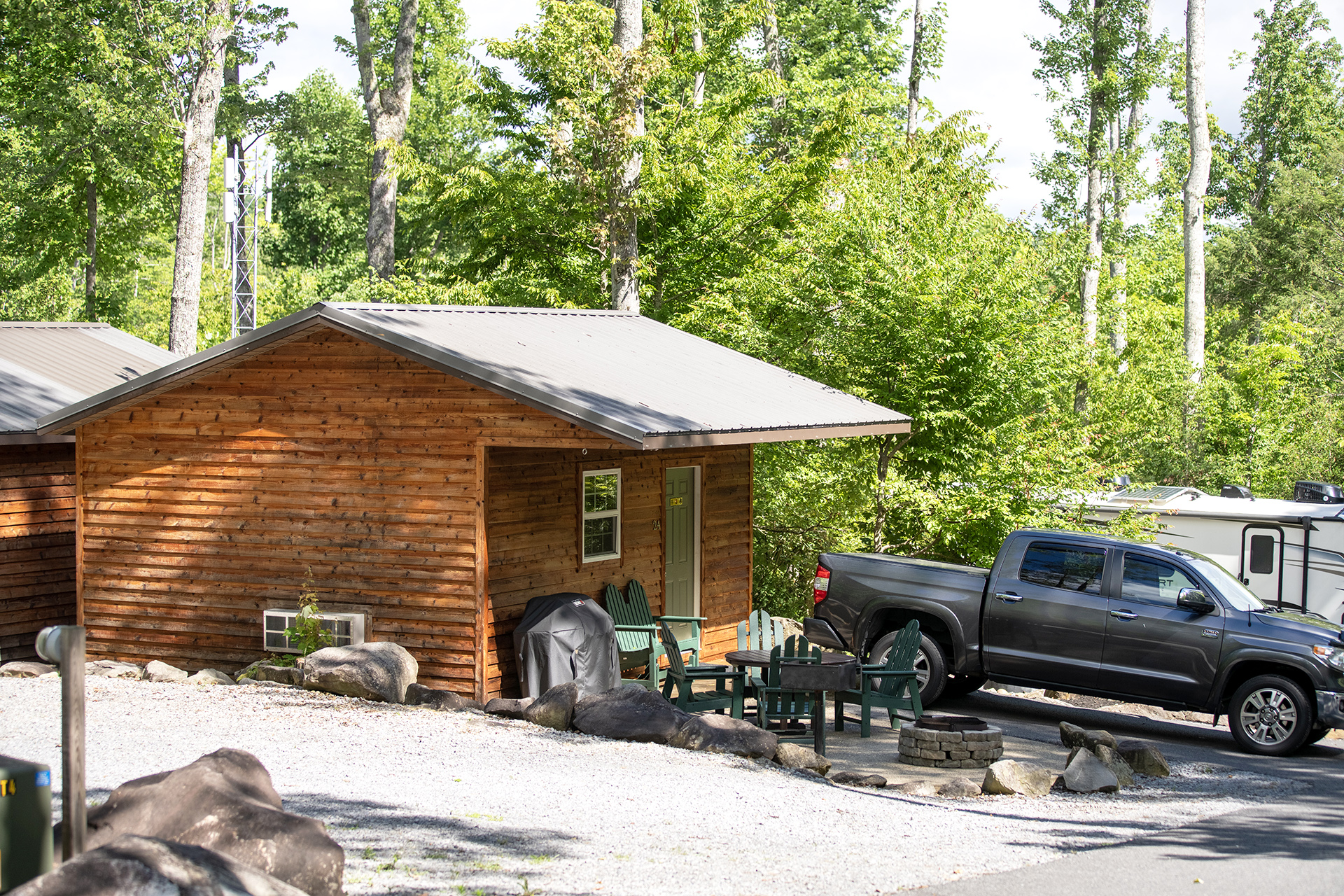 DC24 - Deluxe Cabin, Studio with Patio
