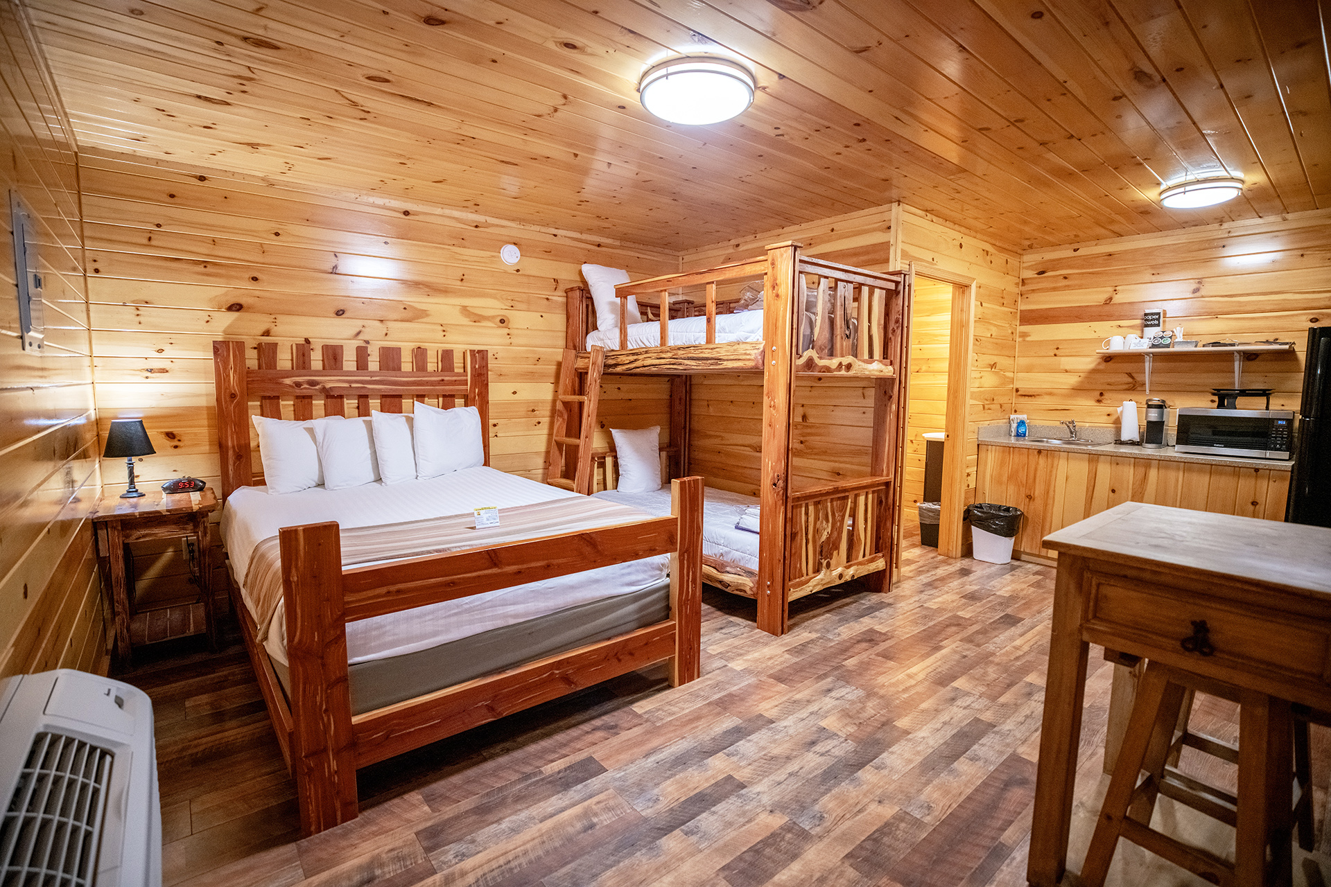 DC24 - Deluxe Cabin, Studio with Patio