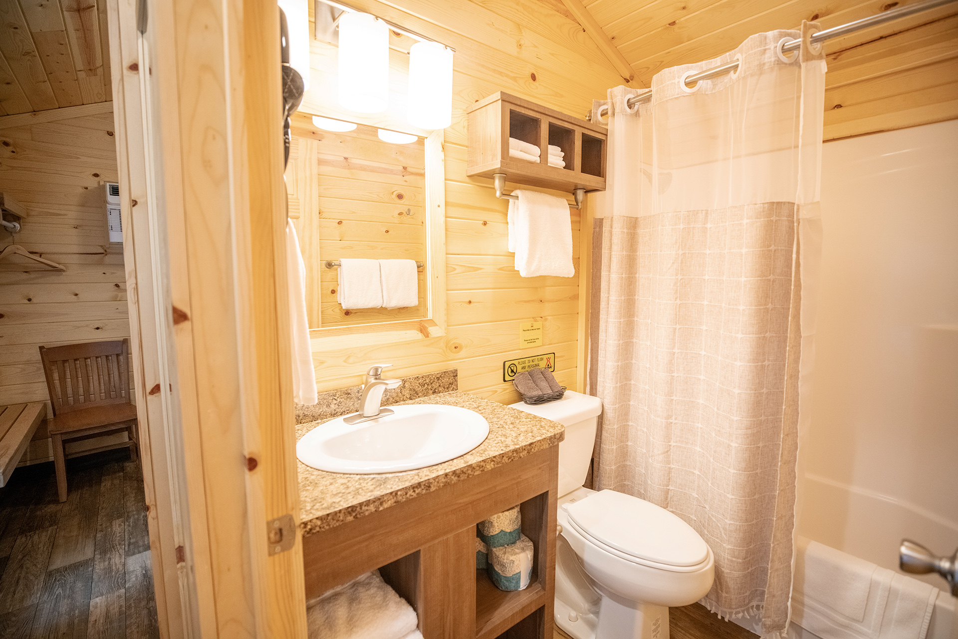 DC7 - Deluxe Cabin, 2 Room with KOA Patio®