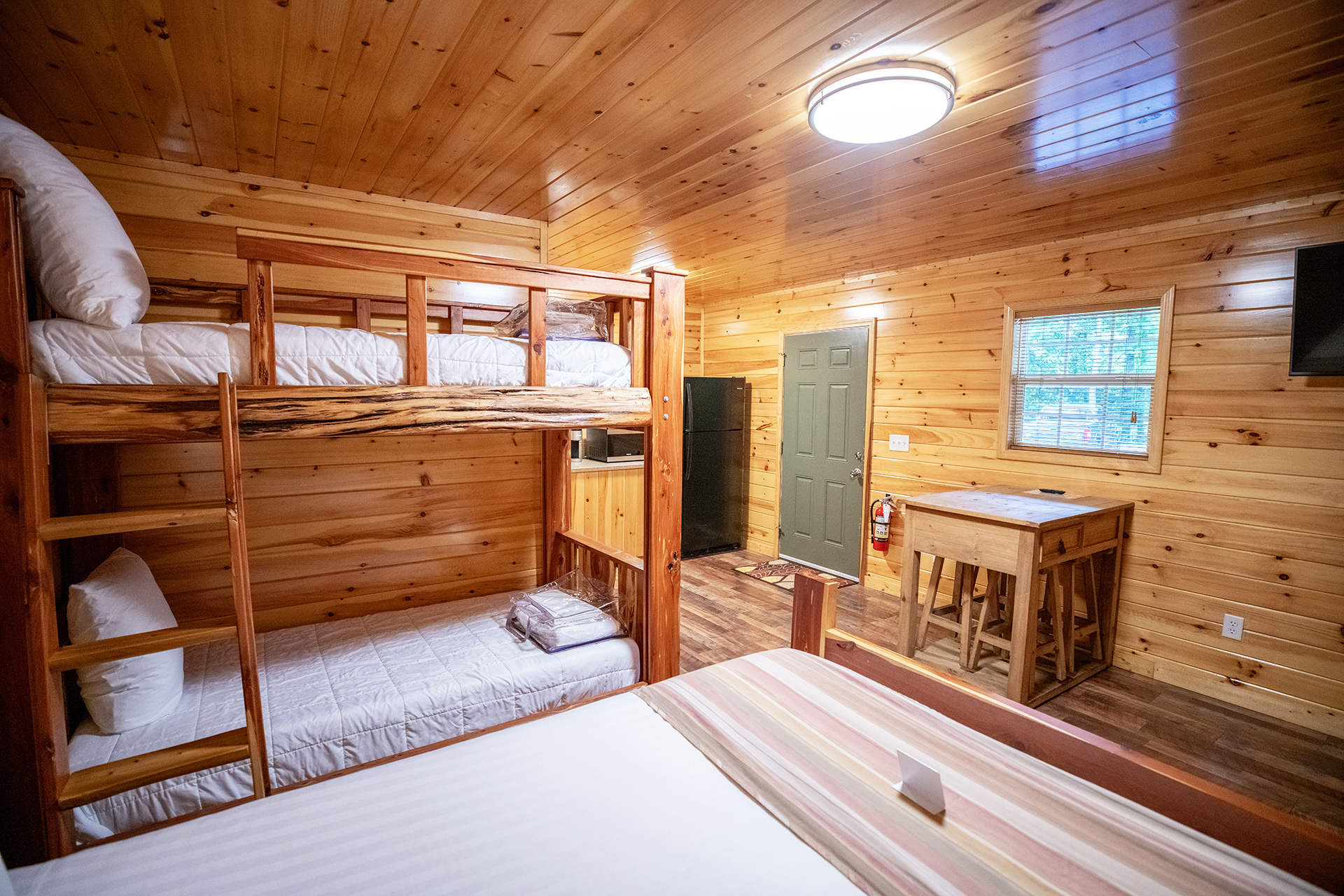 DC24 - Deluxe Cabin, Studio with Patio