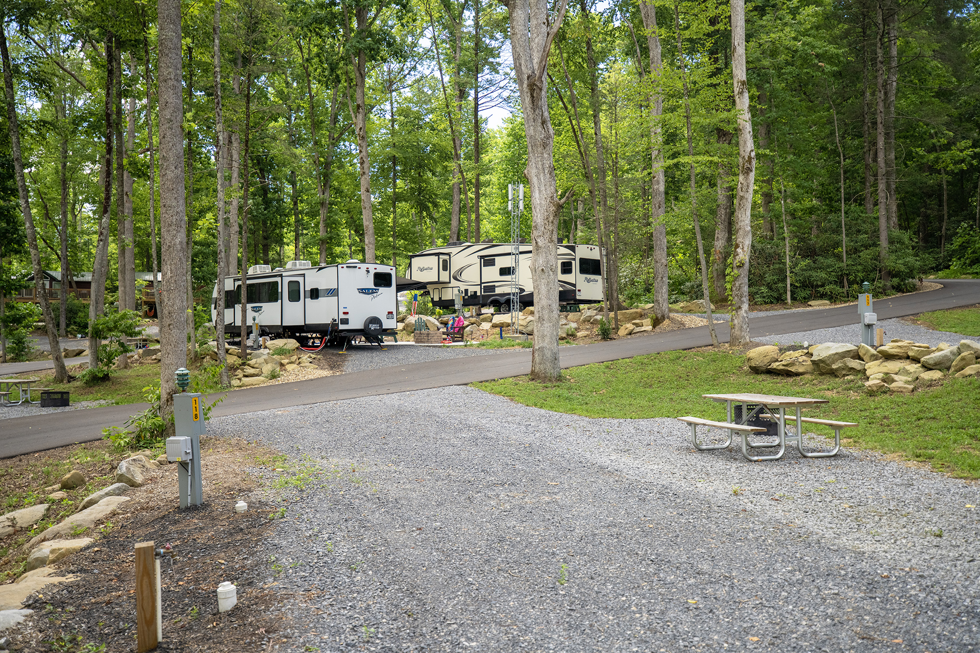 RV 118, Pull-Thru 50/30 AMPS FHU, Spacious
