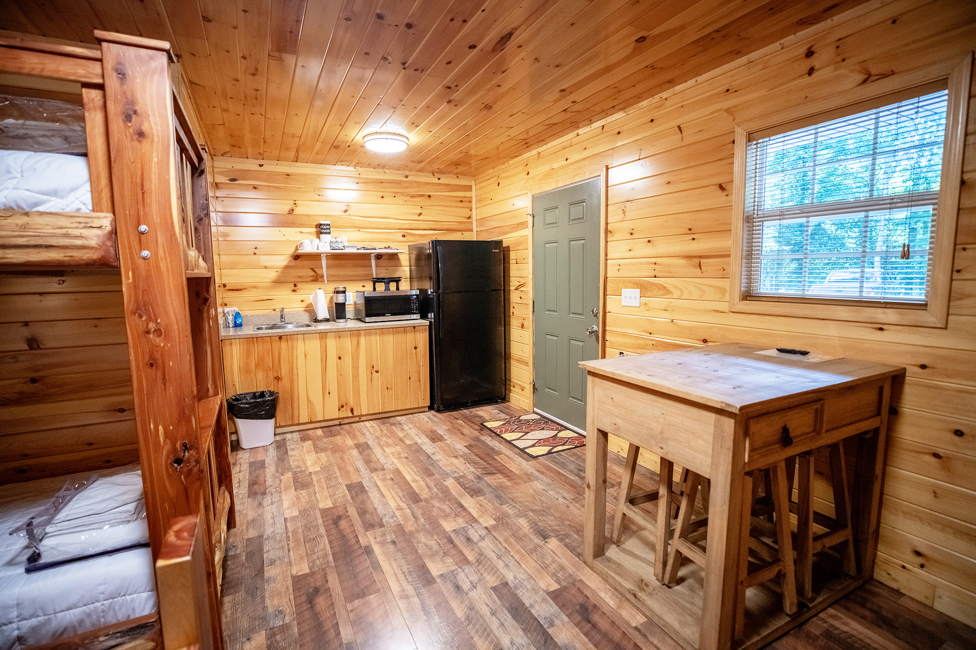 DC24 - Deluxe Cabin, Studio with Patio