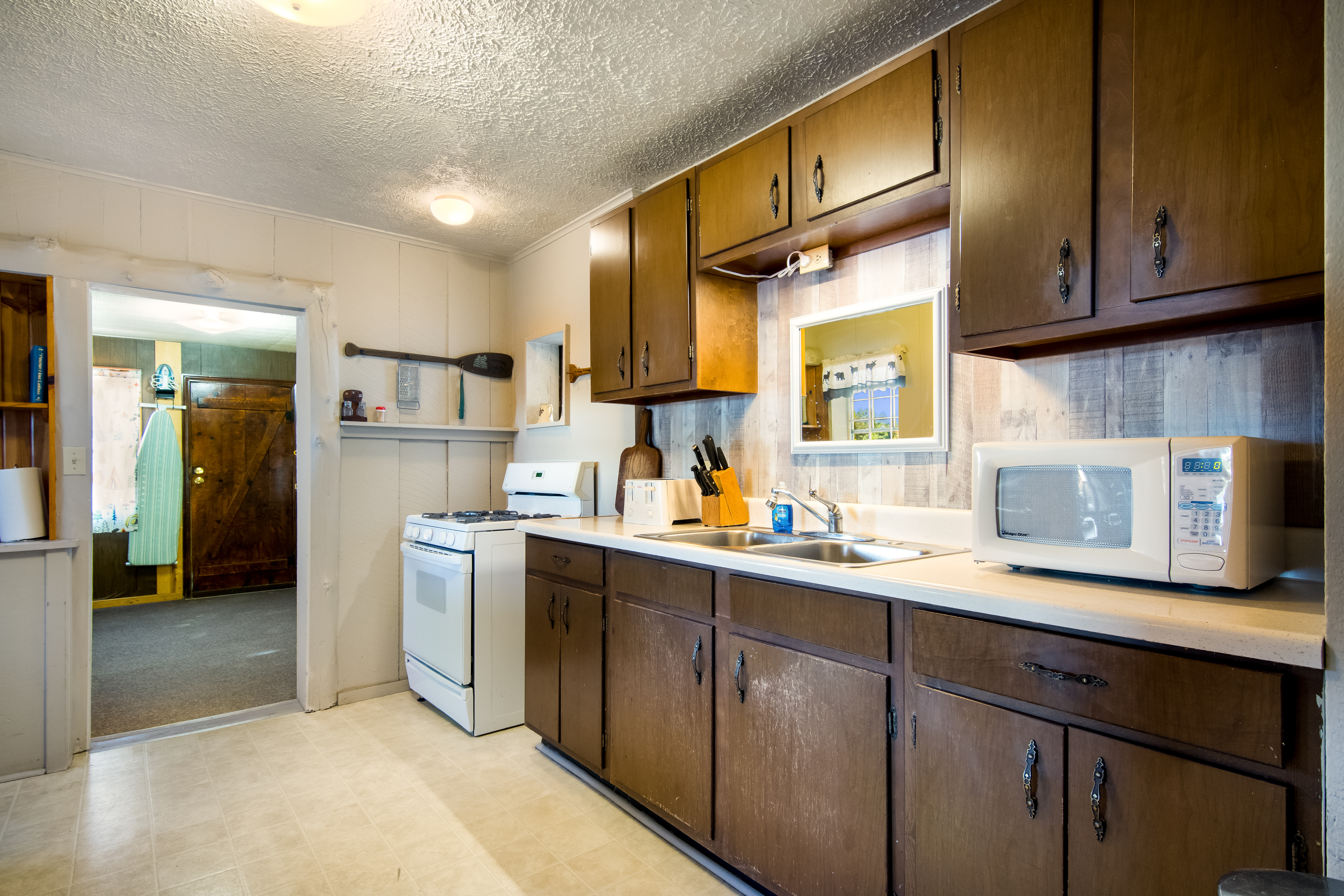 Lake House on Big Bradford Lake, Michigan - Kitchen