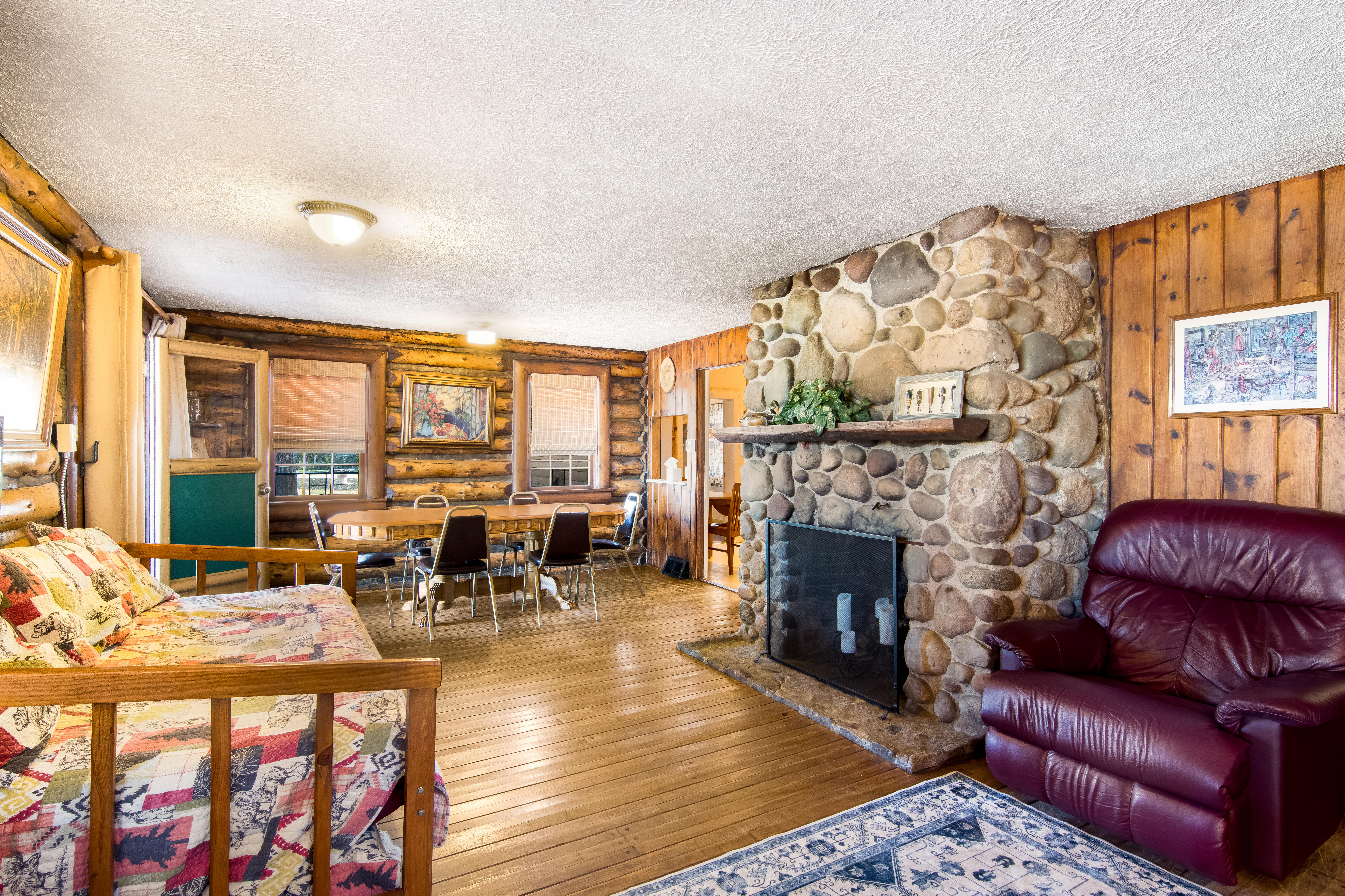 Lake House on Big Bradford Lake, Michigan - Living Room