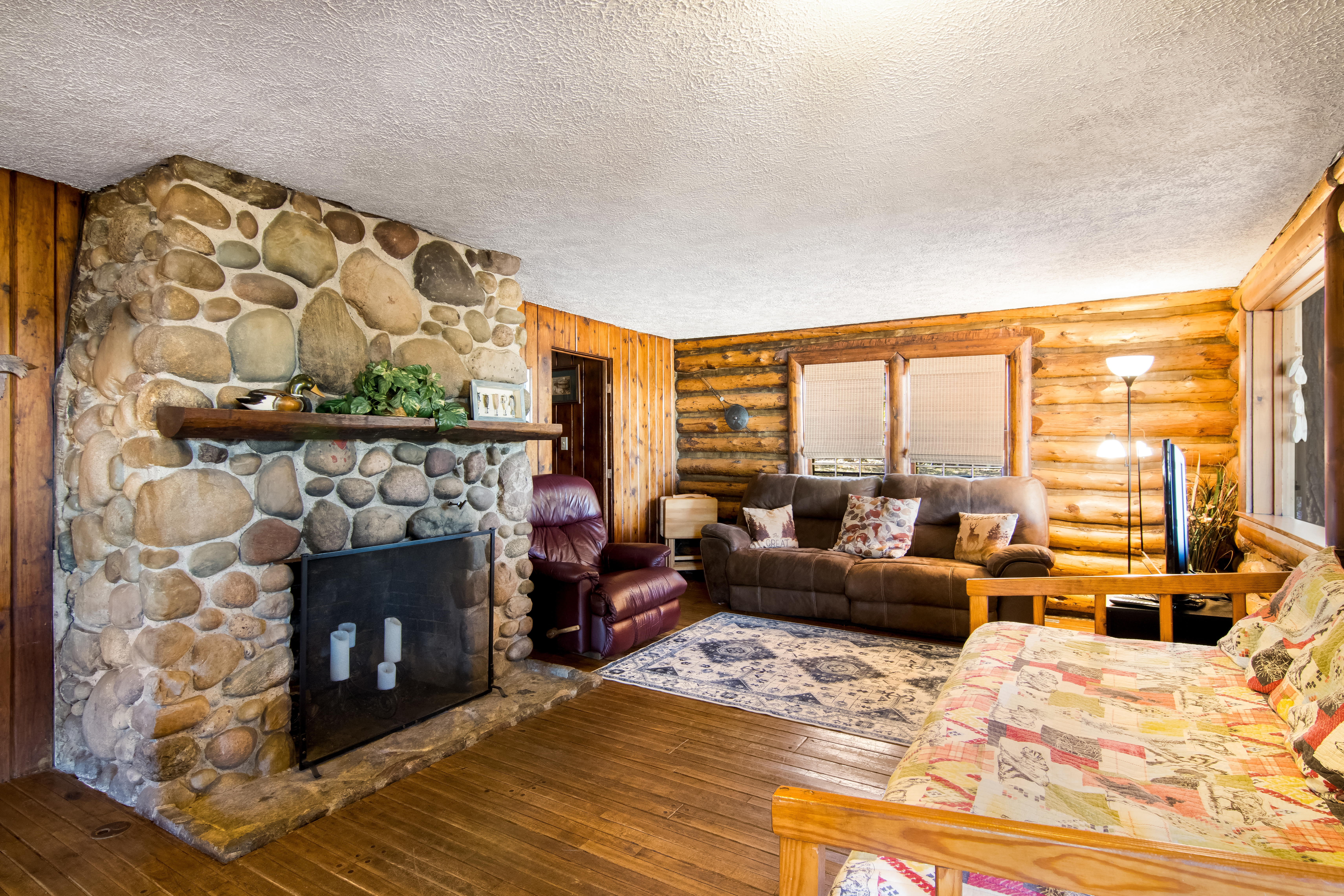 Lake House on Big Bradford Lake, Michigan - Living Room