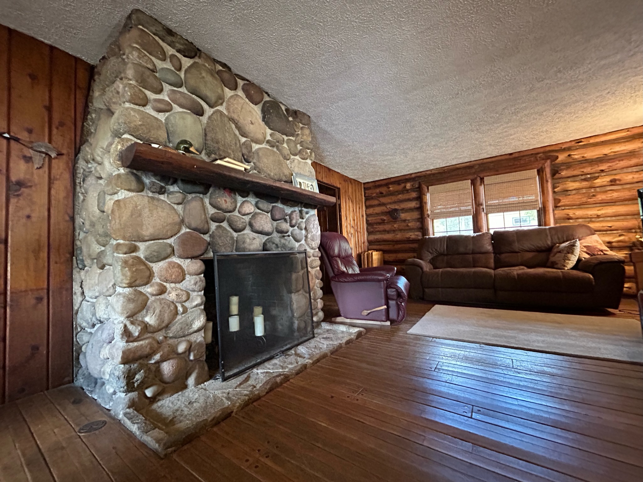 Lake House on Big Bradford Lake, Michigan - Living Room