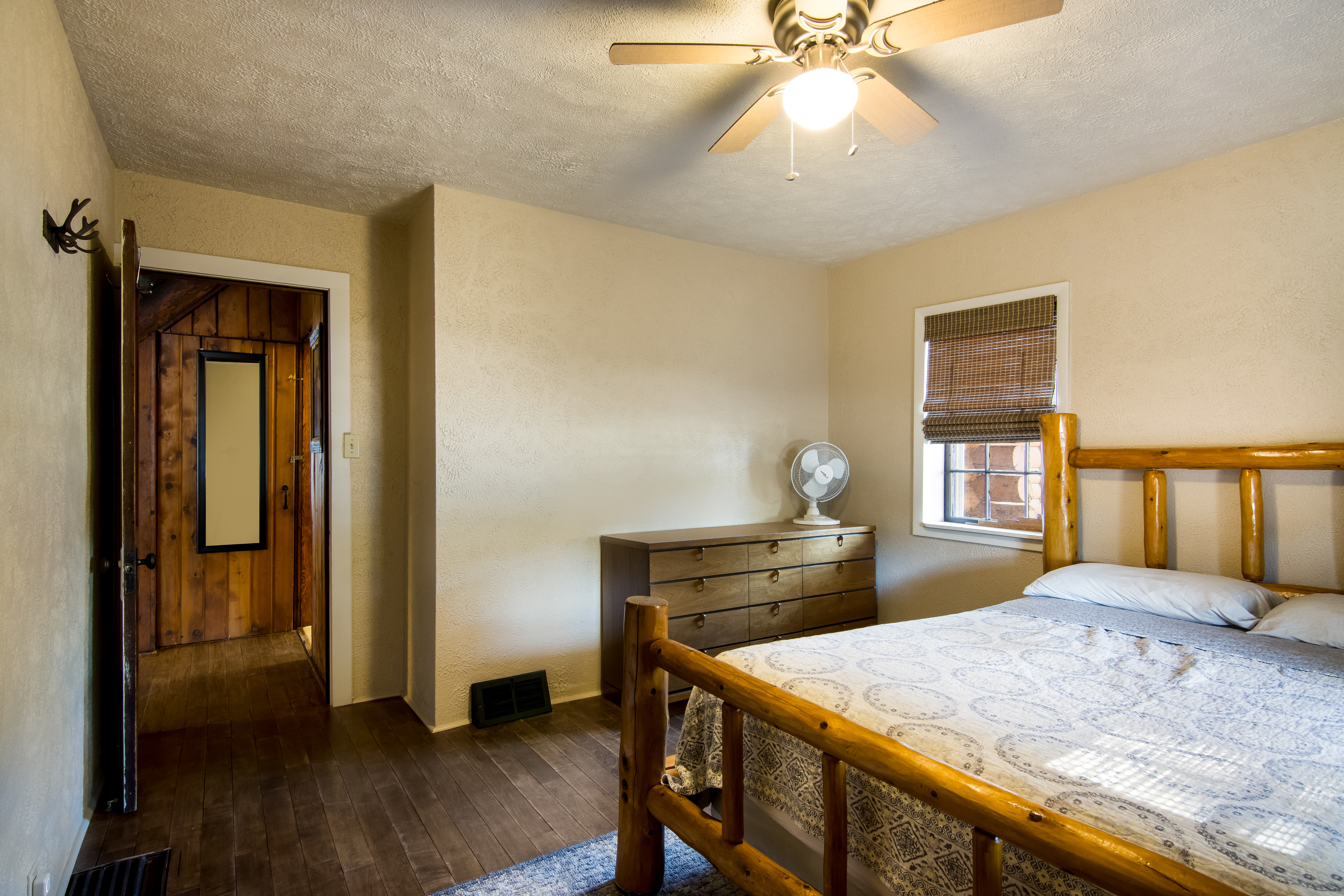 Lake House on Big Bradford Lake, Michigan - Bedroom
