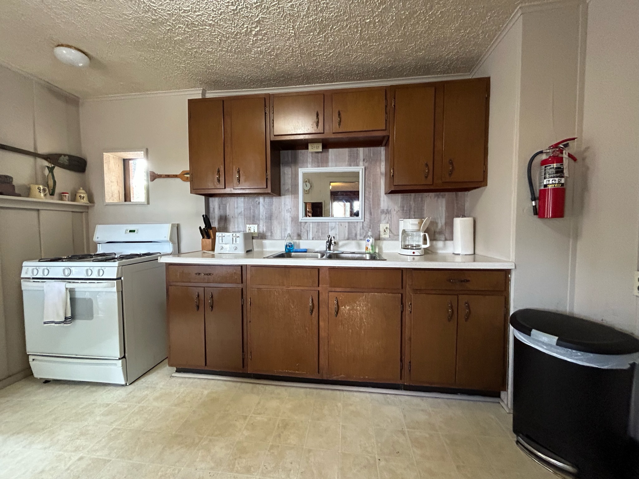 Lake House on Big Bradford Lake, Michigan - Kitchen