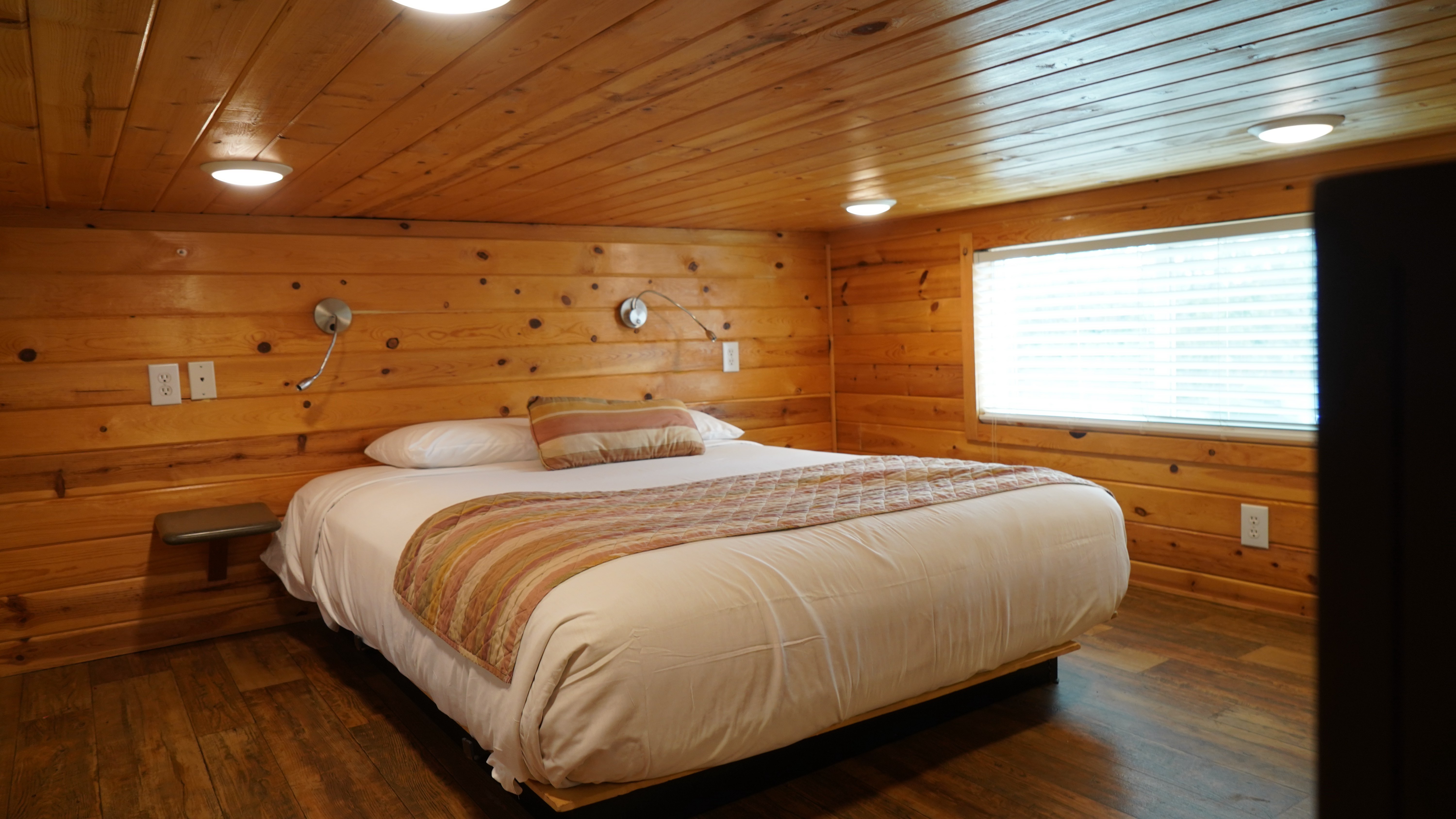 Deluxe Lodge